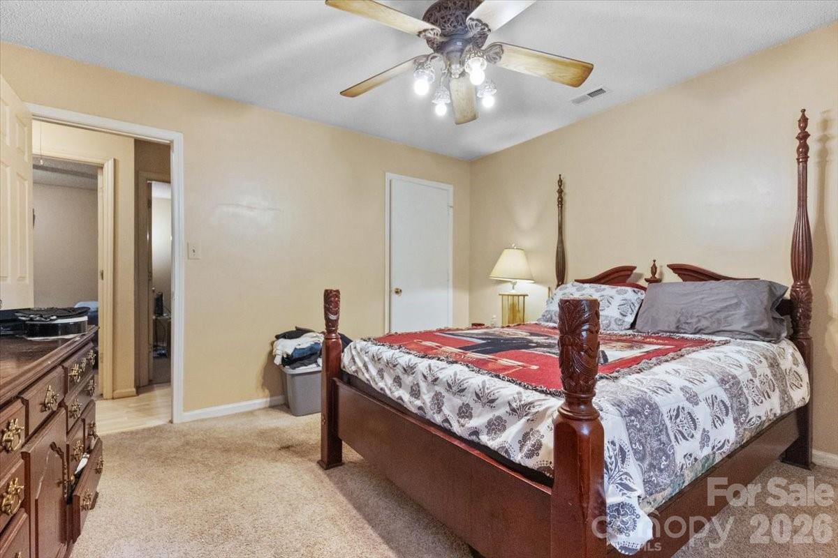 615 Pennwood Lane — Charlotte