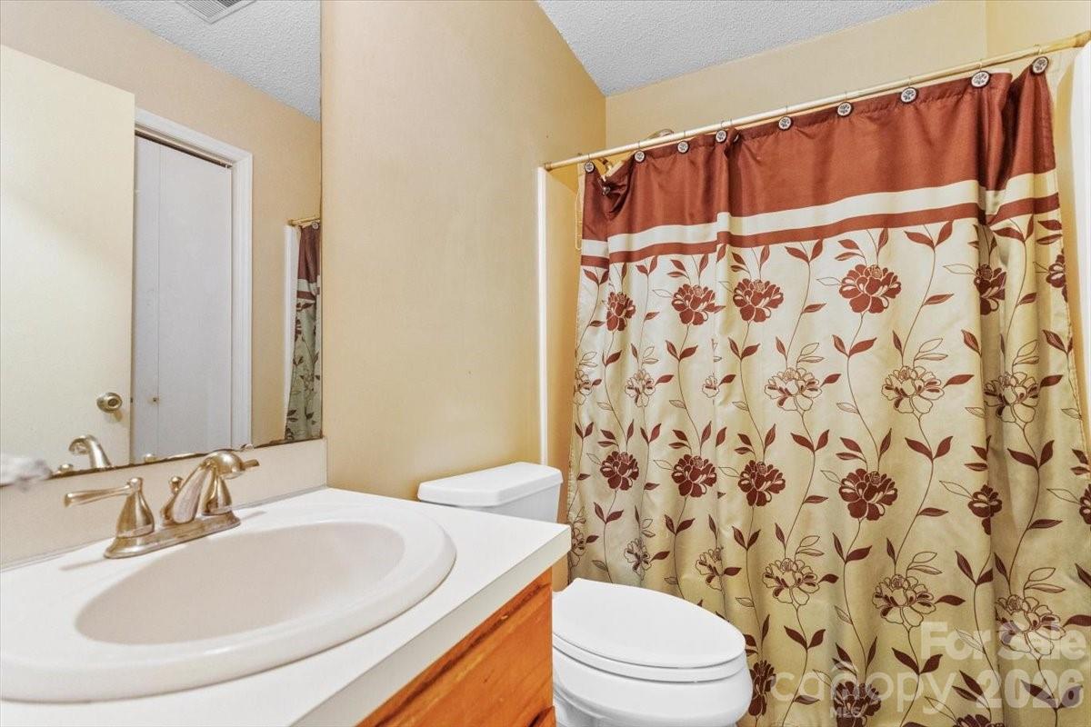 615 Pennwood Lane — Charlotte