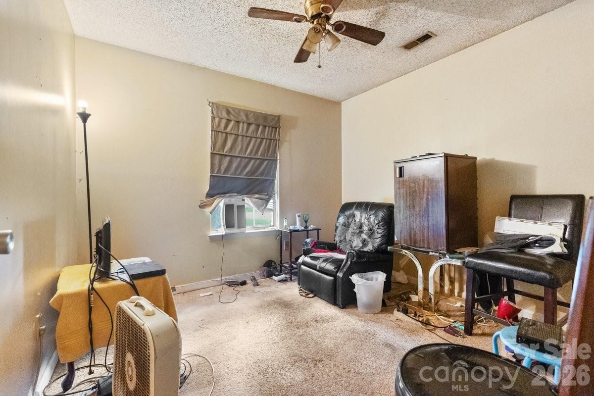 615 Pennwood Lane — Charlotte