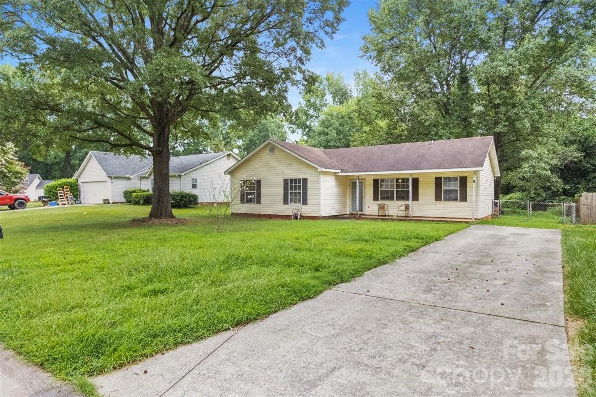 615 Pennwood Lane — Charlotte
