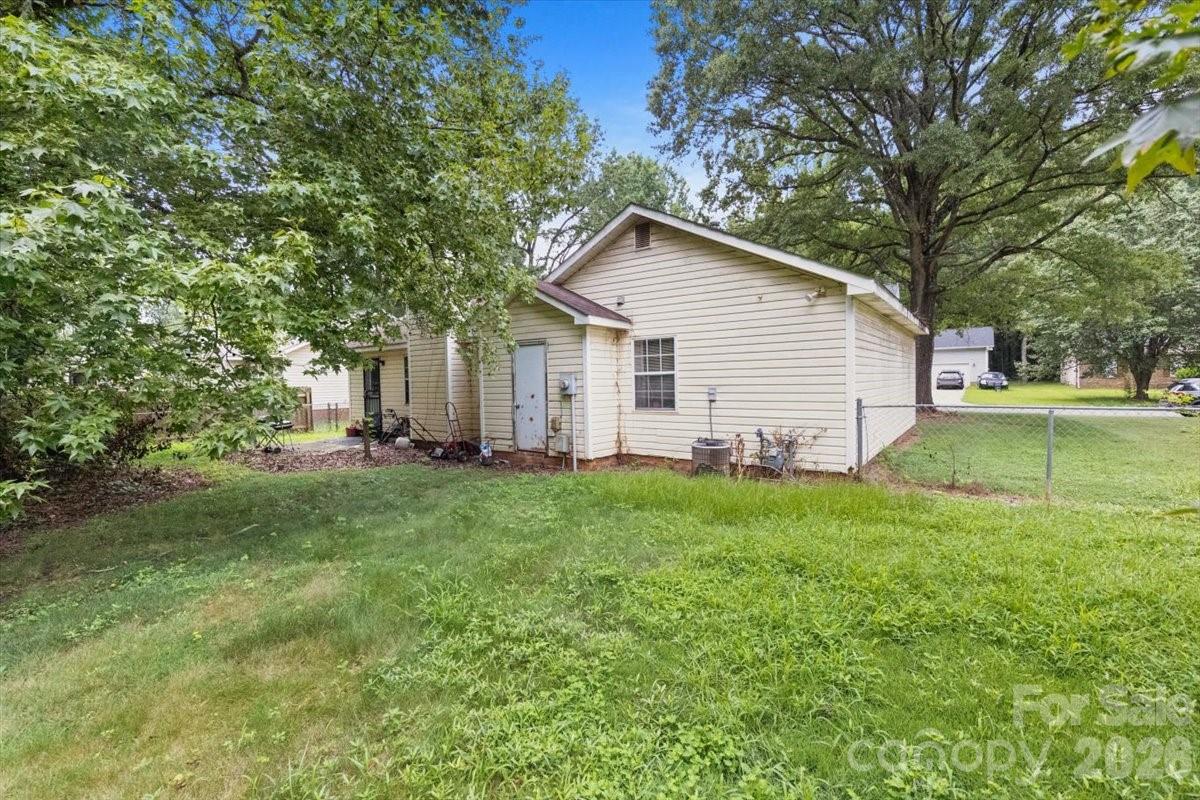 615 Pennwood Lane — Charlotte