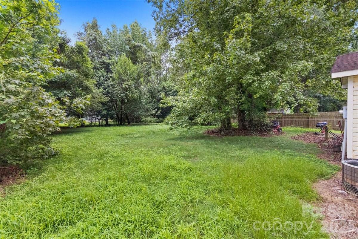 615 Pennwood Lane — Charlotte
