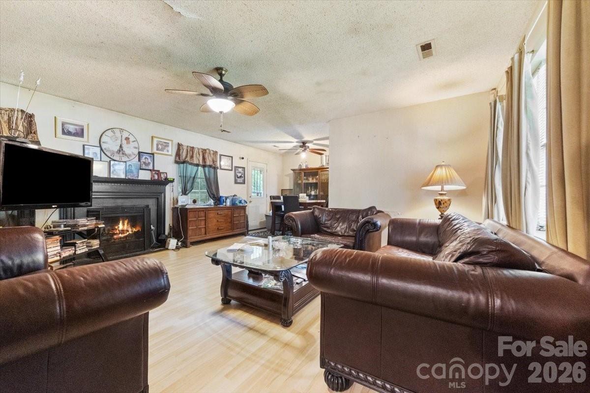 615 Pennwood Lane — Charlotte