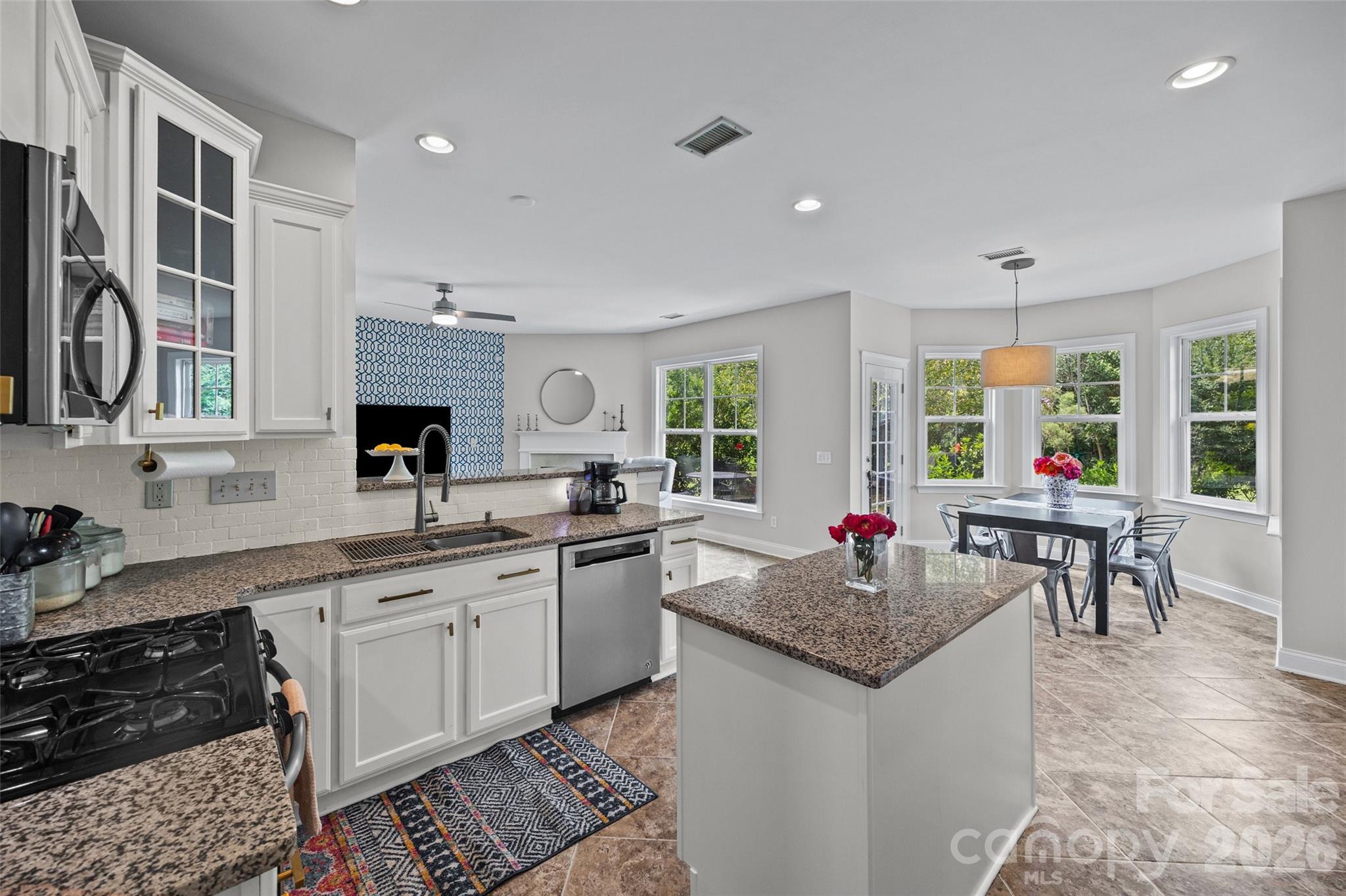 1037 Fleming Lane — Matthews