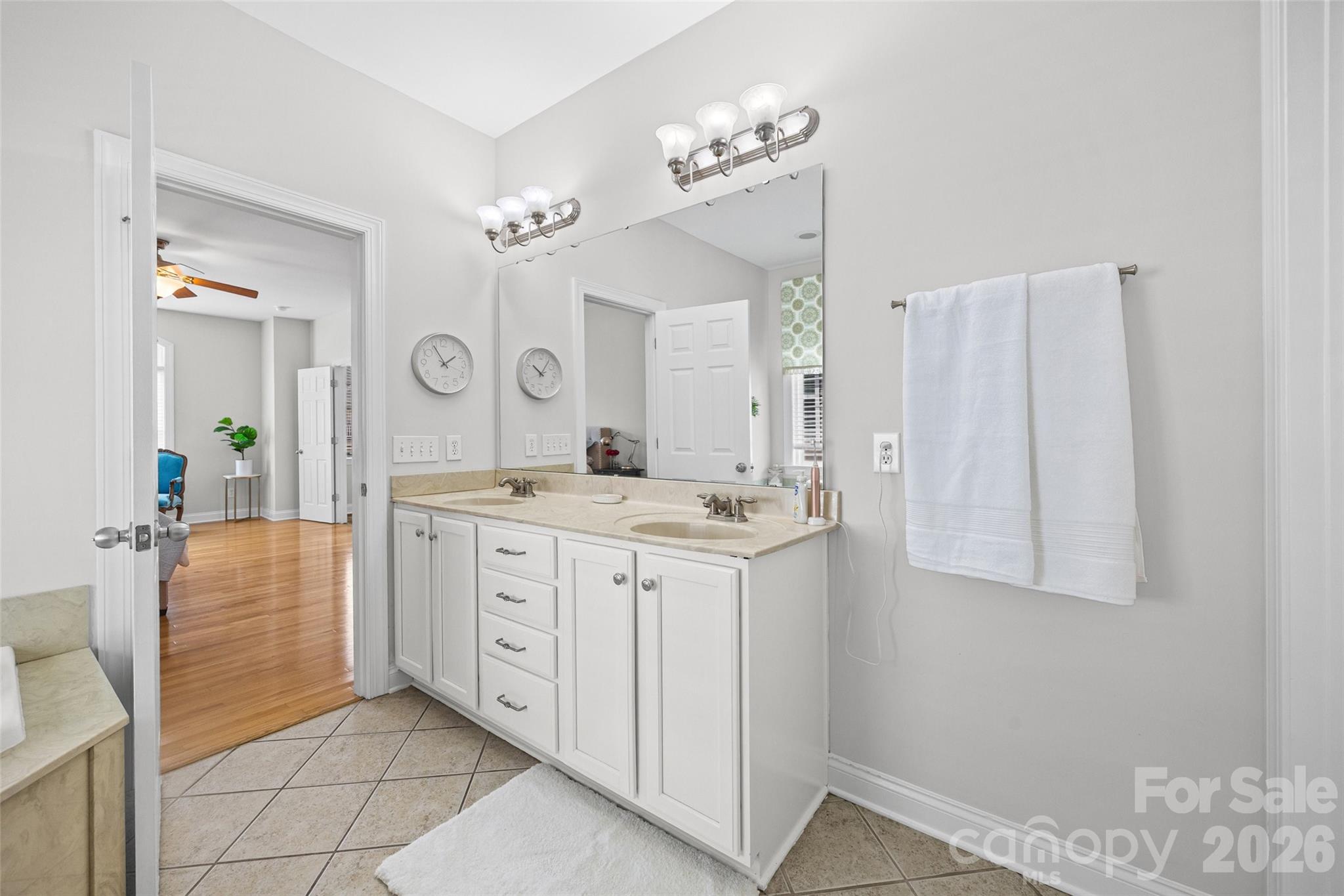 1037 Fleming Lane — Matthews