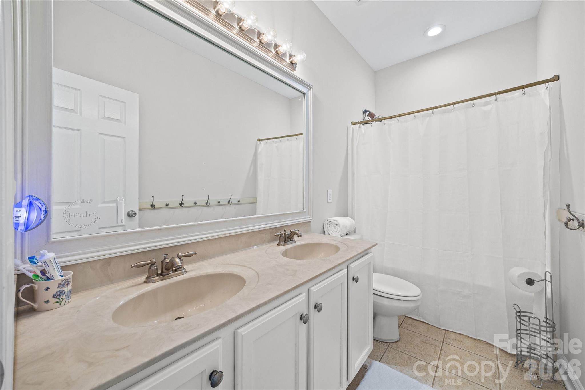 1037 Fleming Lane — Matthews