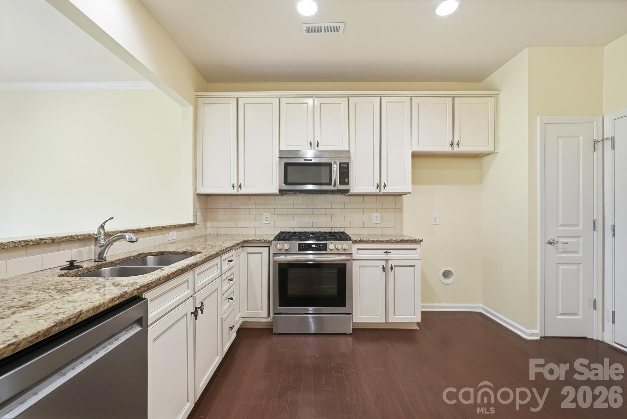 16852 Dunaverty Place — Charlotte