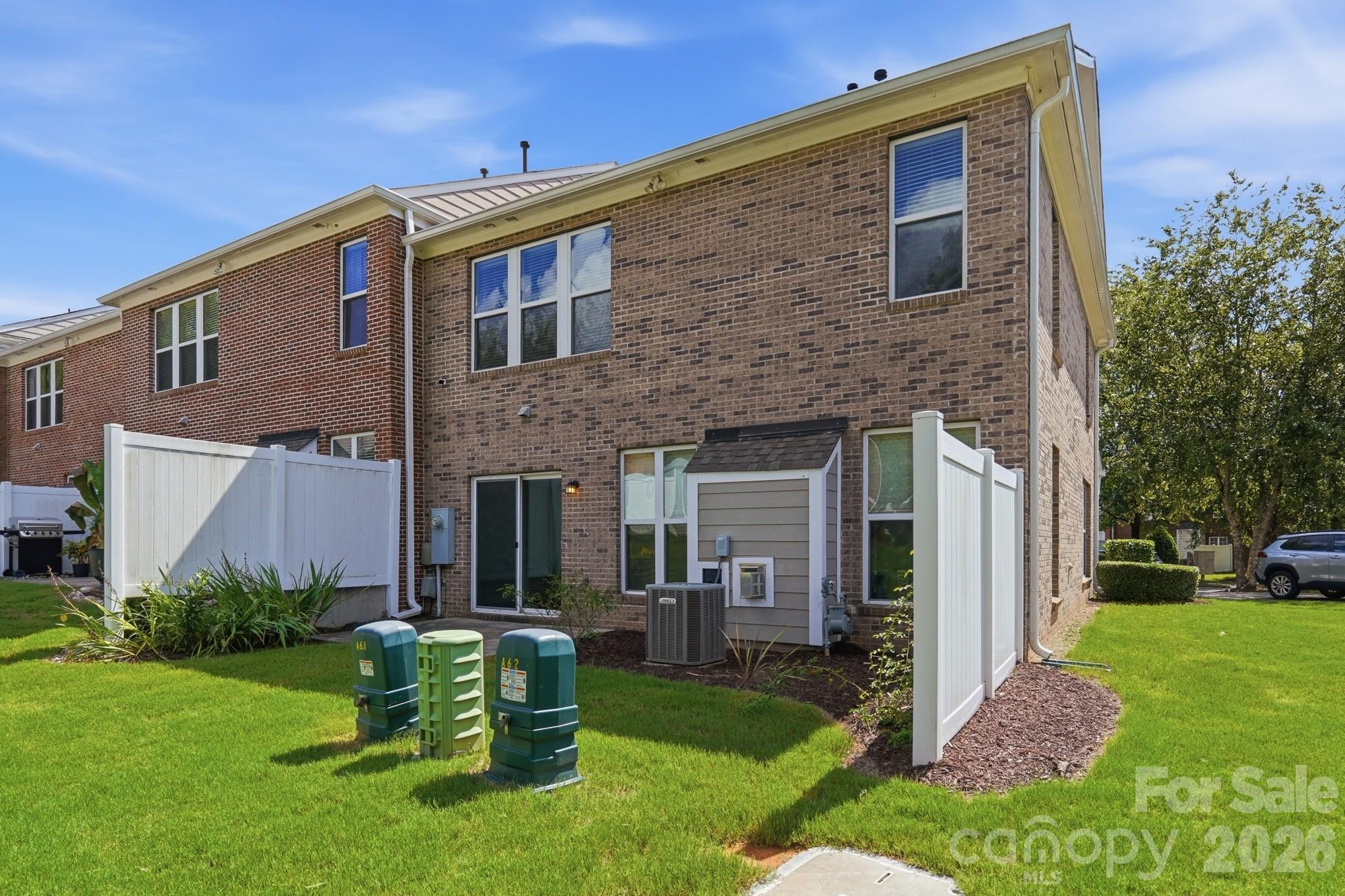 16852 Dunaverty Place — Charlotte