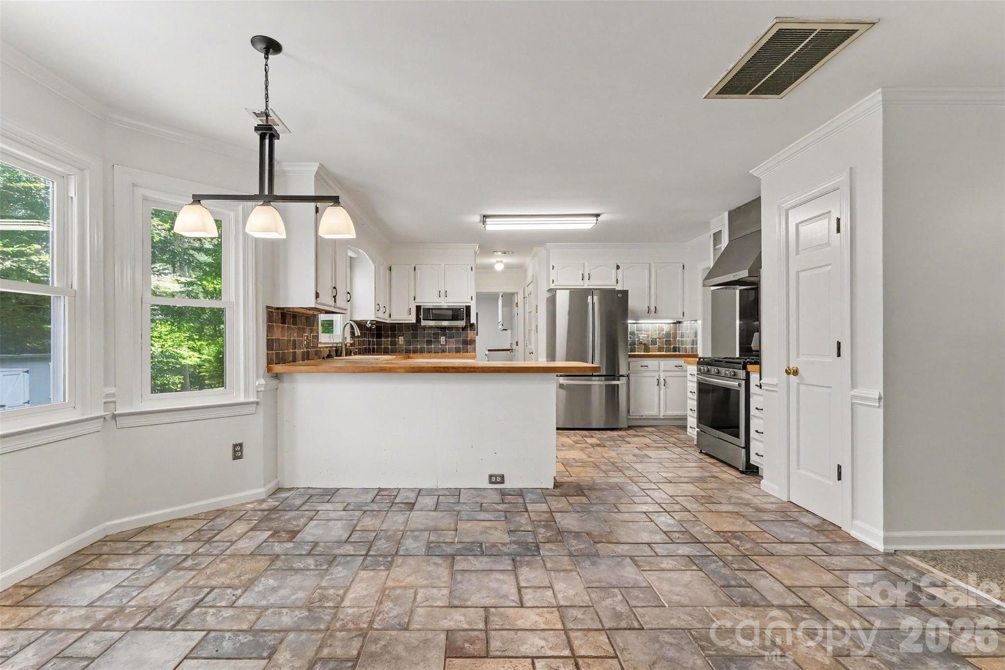 915 Brightmoor Drive — Matthews