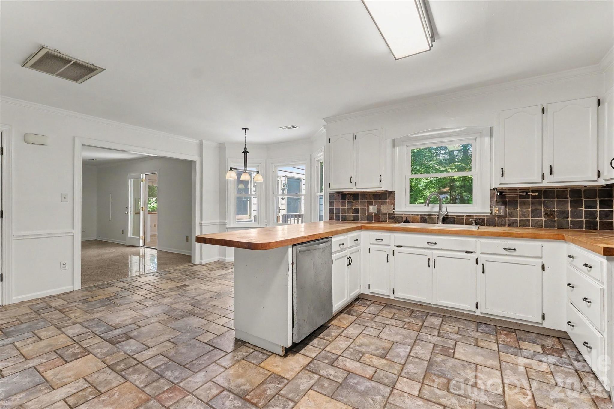 915 Brightmoor Drive — Matthews