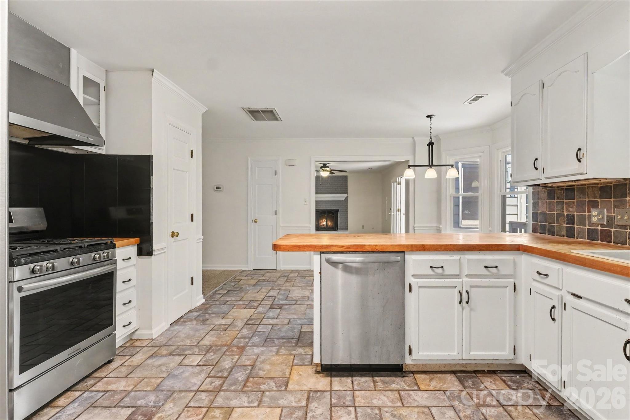 915 Brightmoor Drive — Matthews