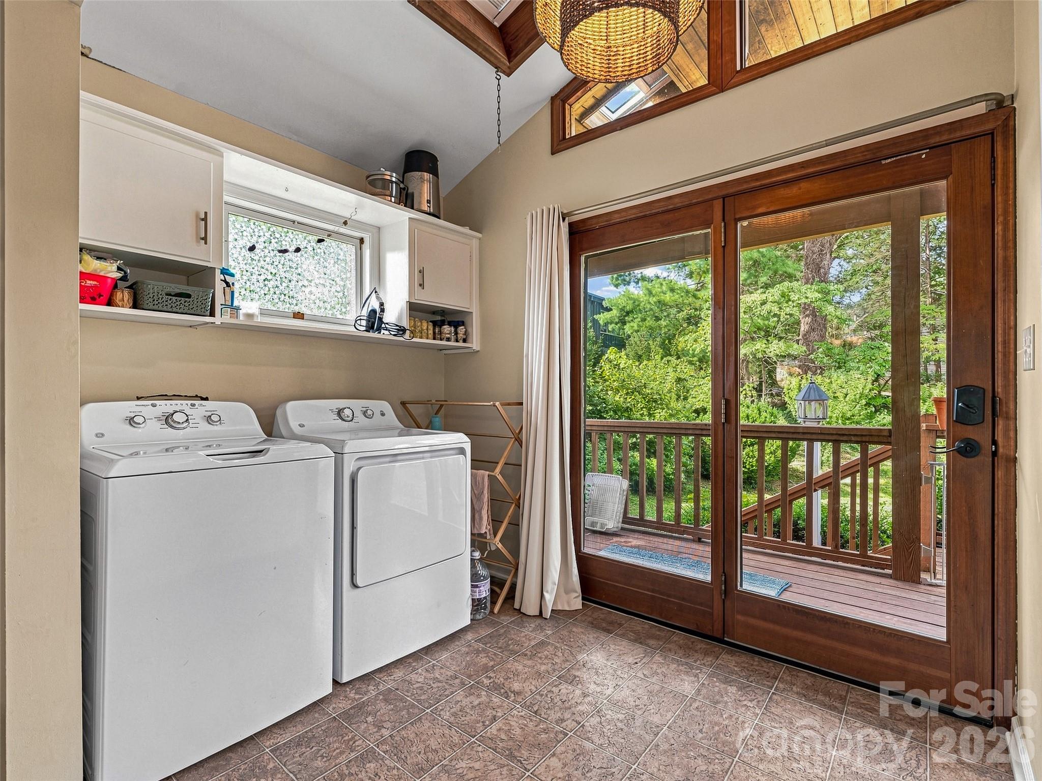 15 Lynnstone Court — Asheville