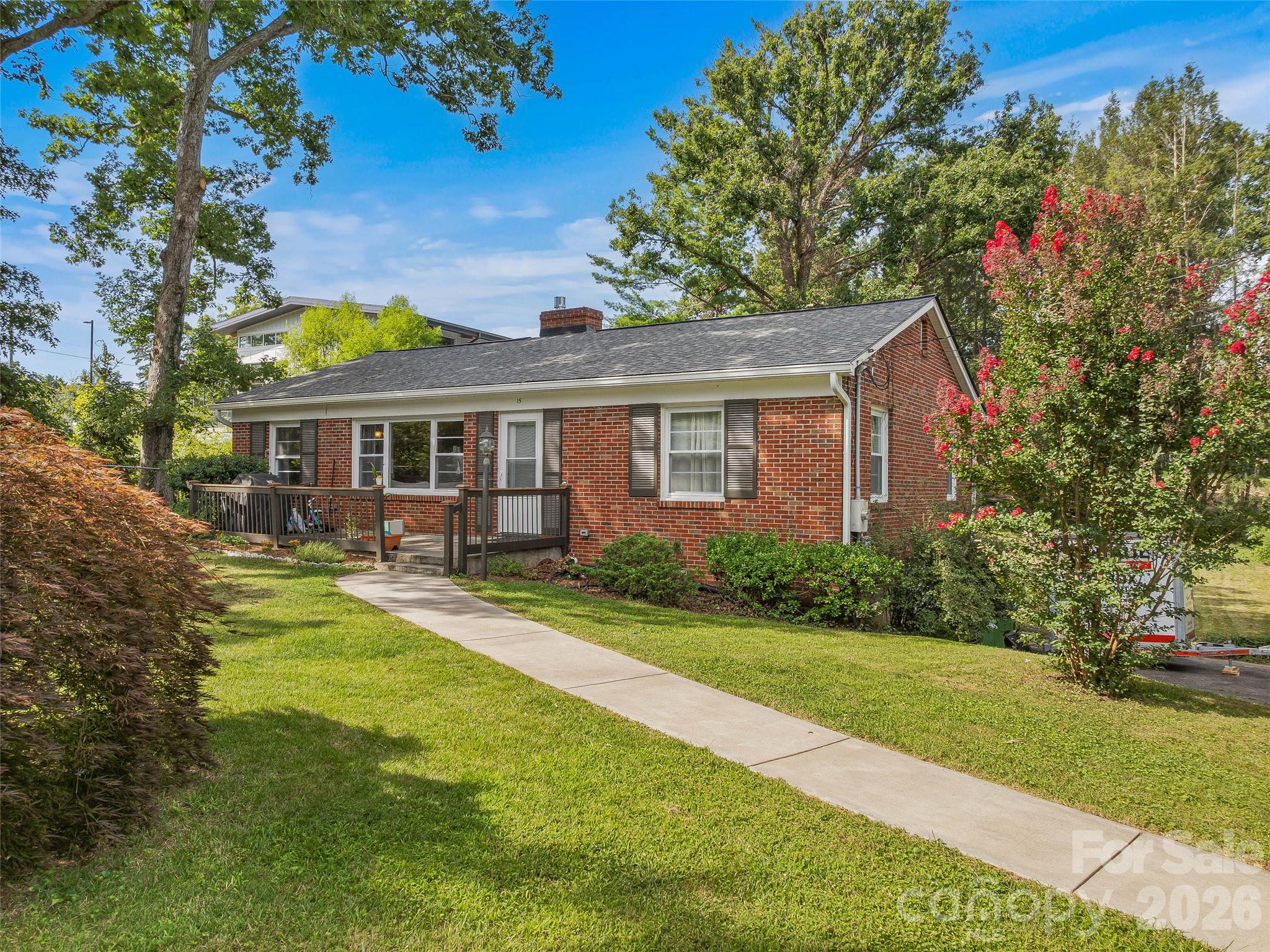 15 Lynnstone Court — Asheville