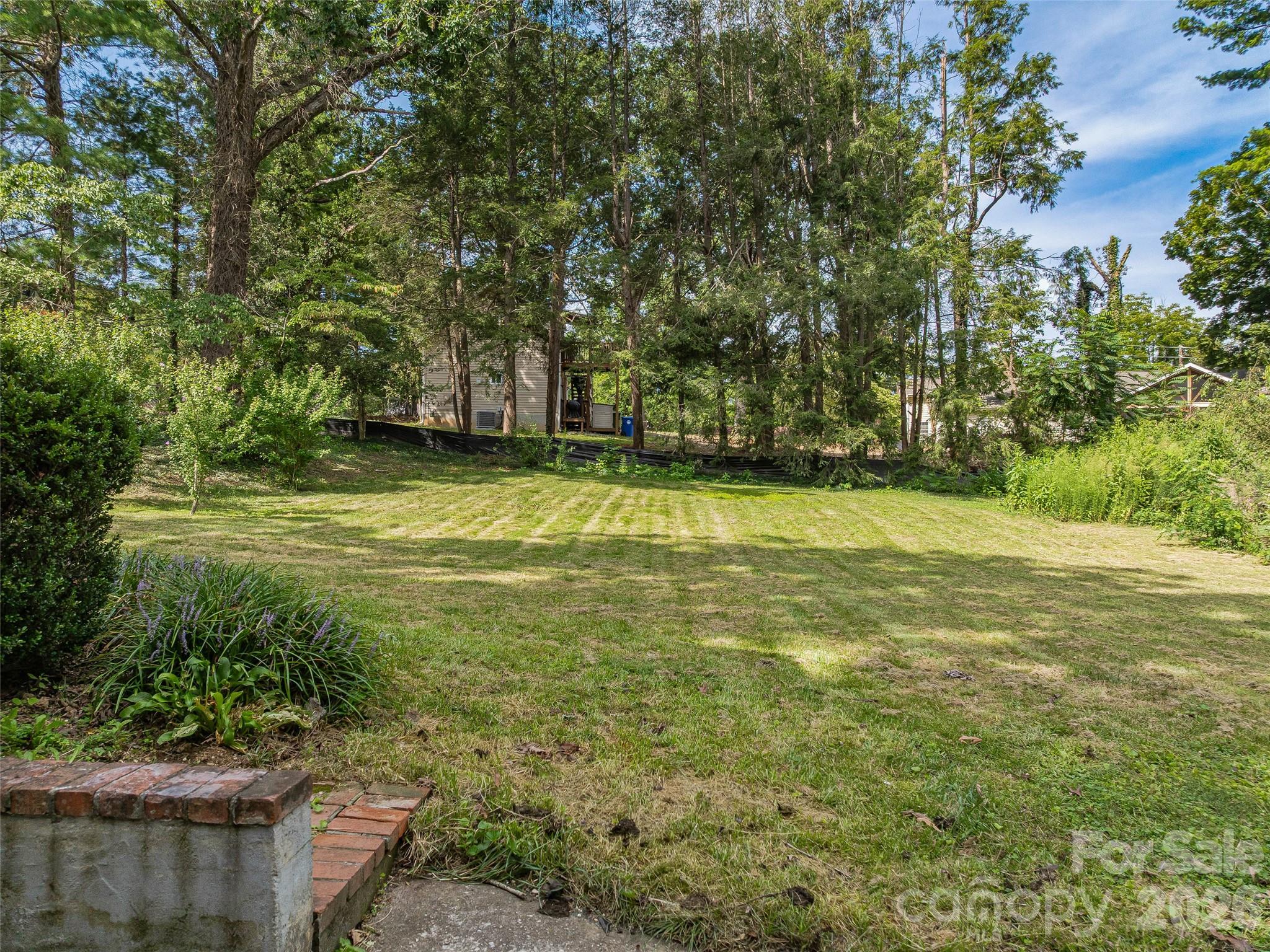 15 Lynnstone Court — Asheville