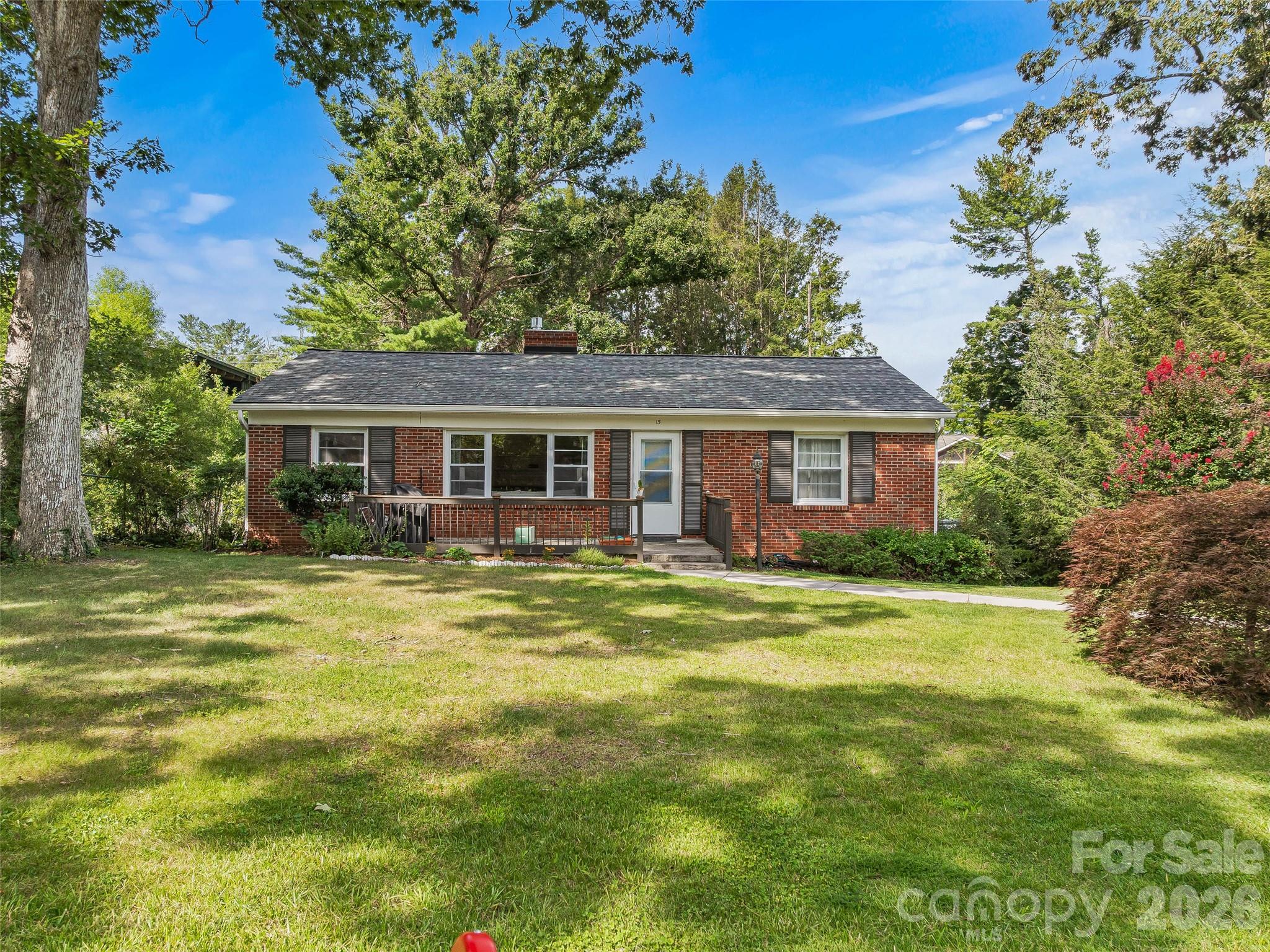 15 Lynnstone Court — Asheville