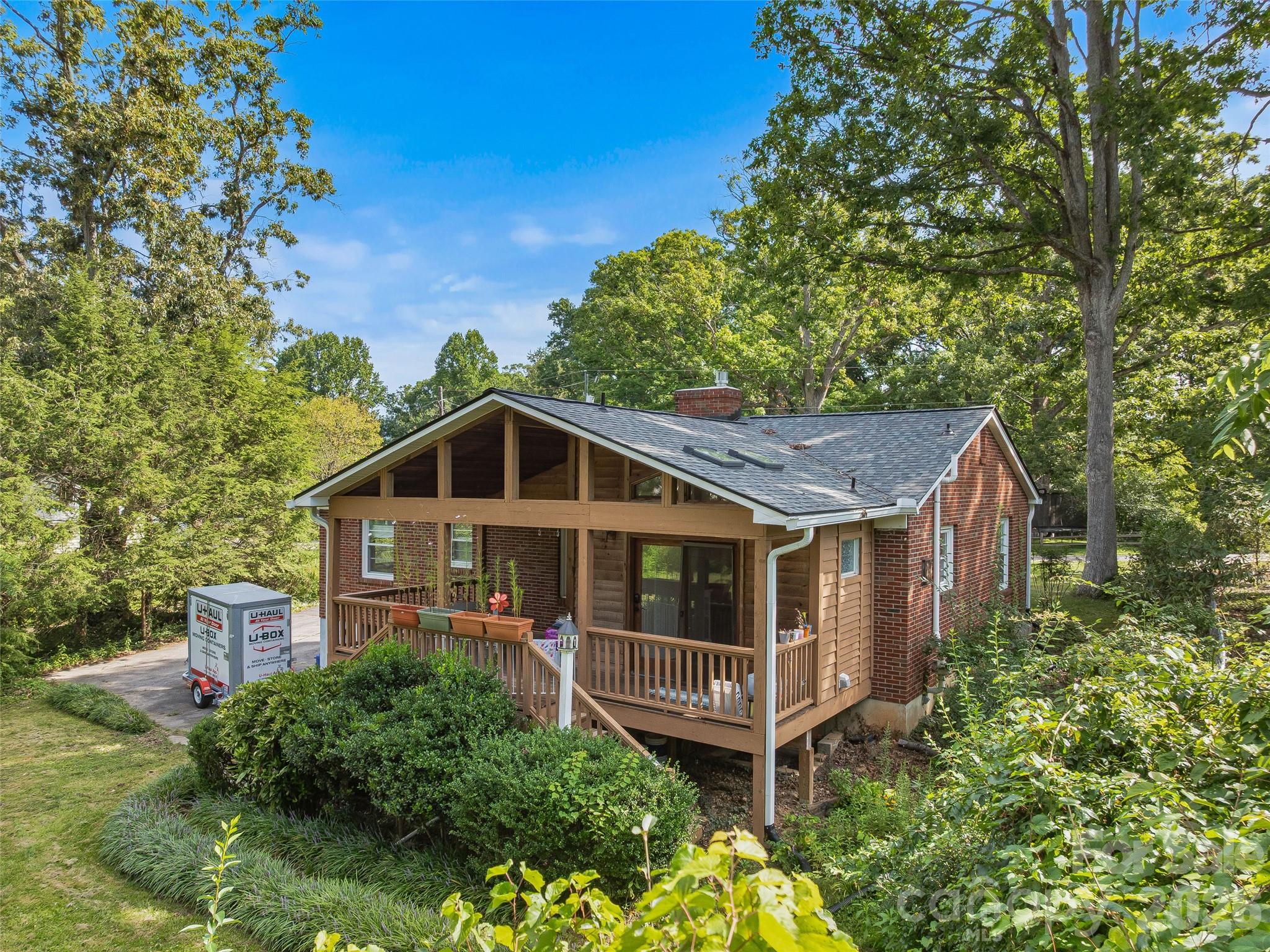 15 Lynnstone Court — Asheville