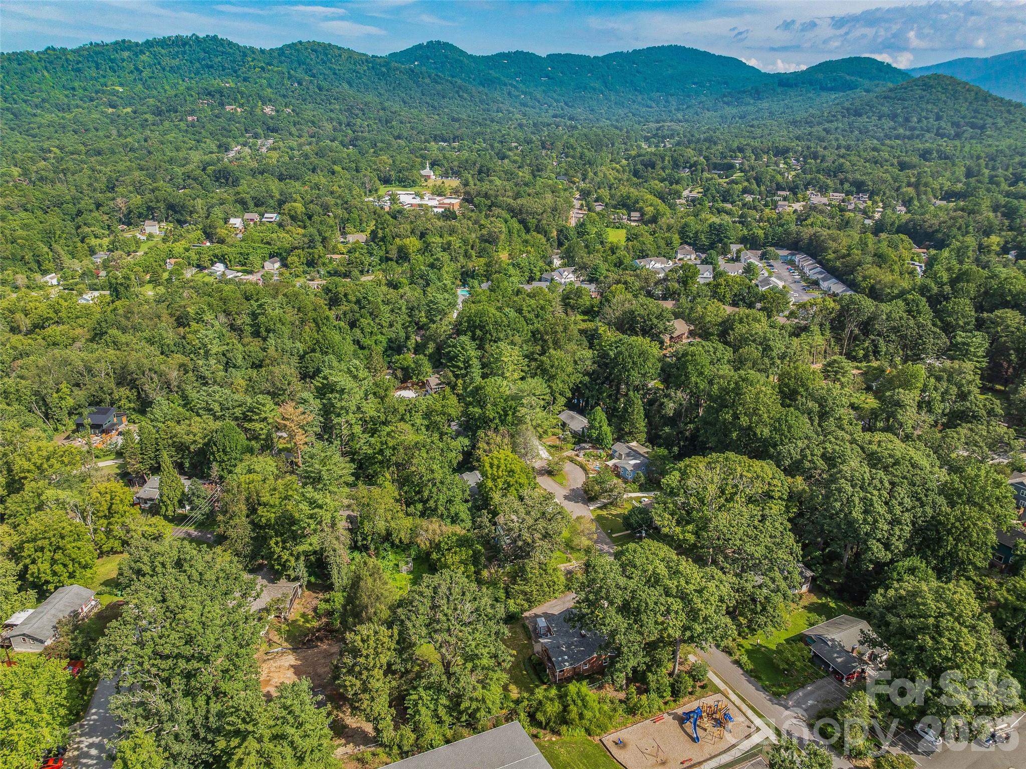 15 Lynnstone Court — Asheville