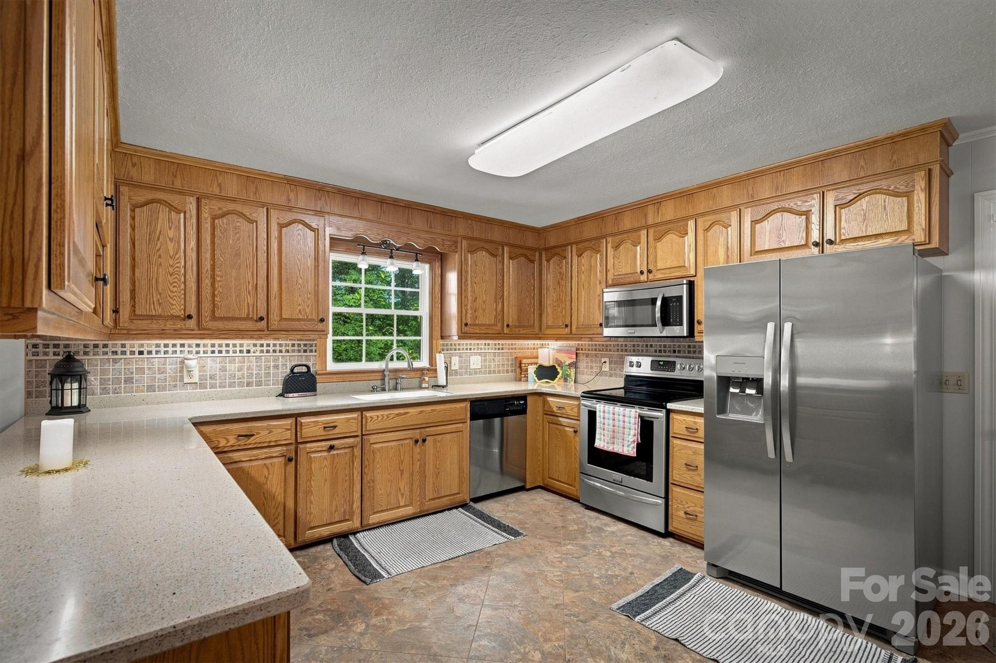 1009 Randolph Circle SE — Lenoir