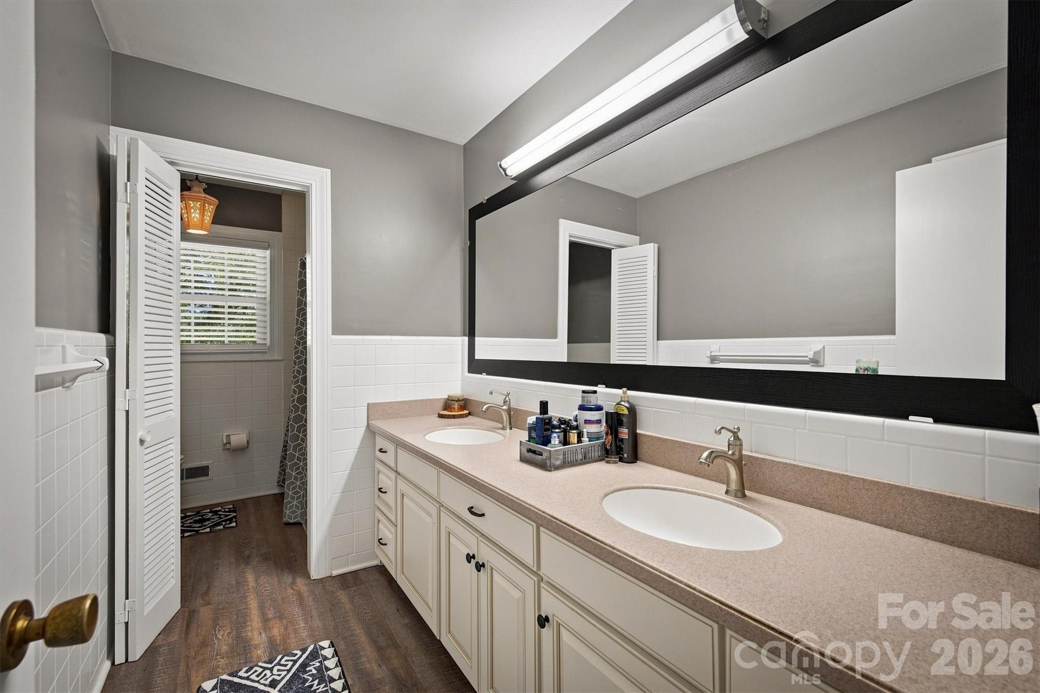 1009 Randolph Circle SE — Lenoir
