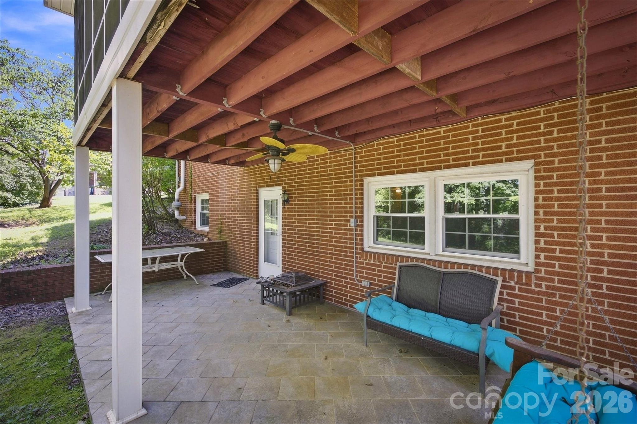 1009 Randolph Circle SE — Lenoir