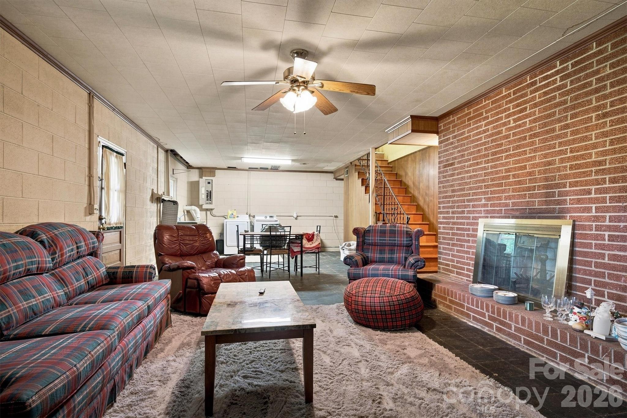 1009 Randolph Circle SE — Lenoir