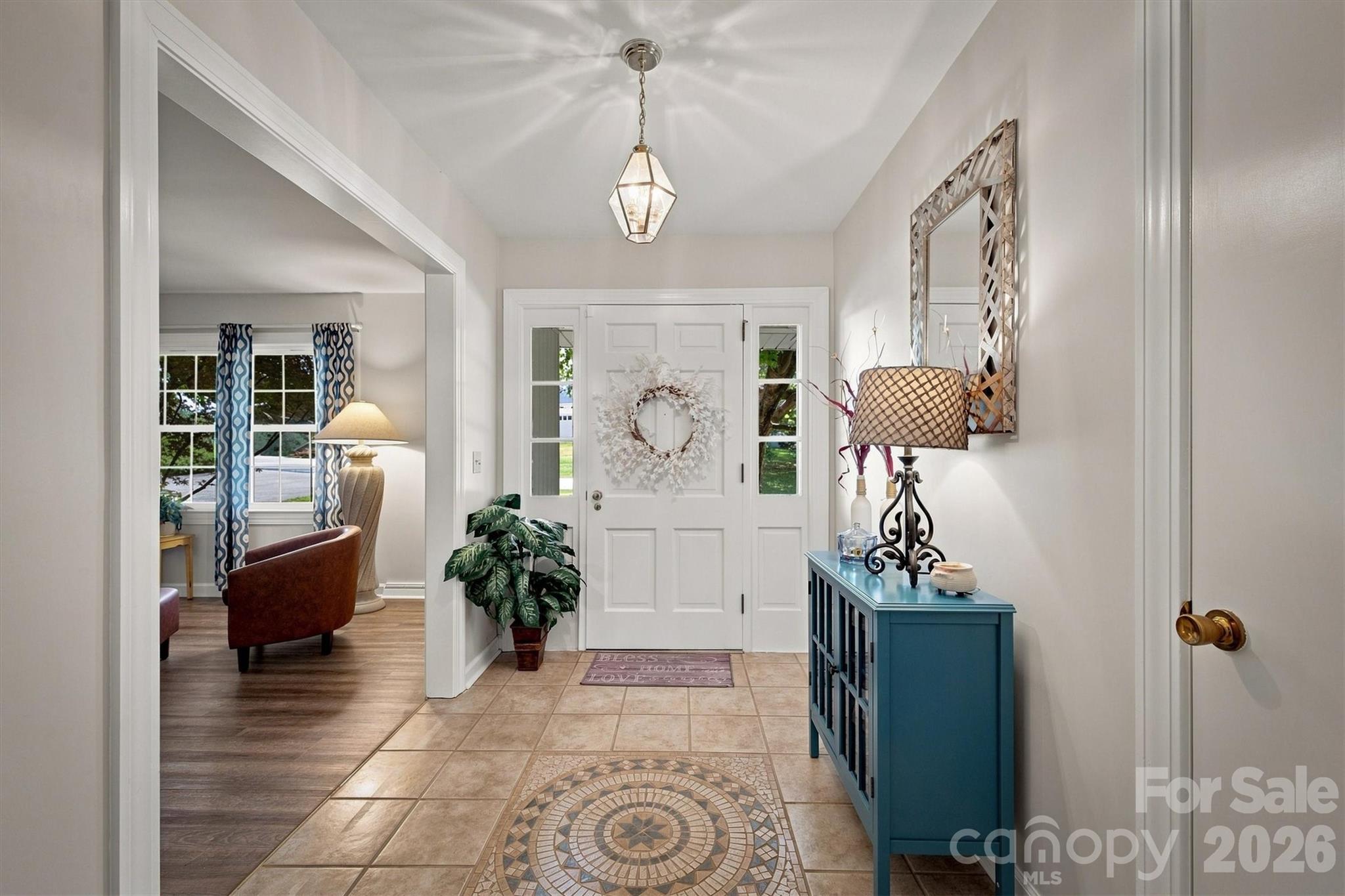 1009 Randolph Circle SE — Lenoir