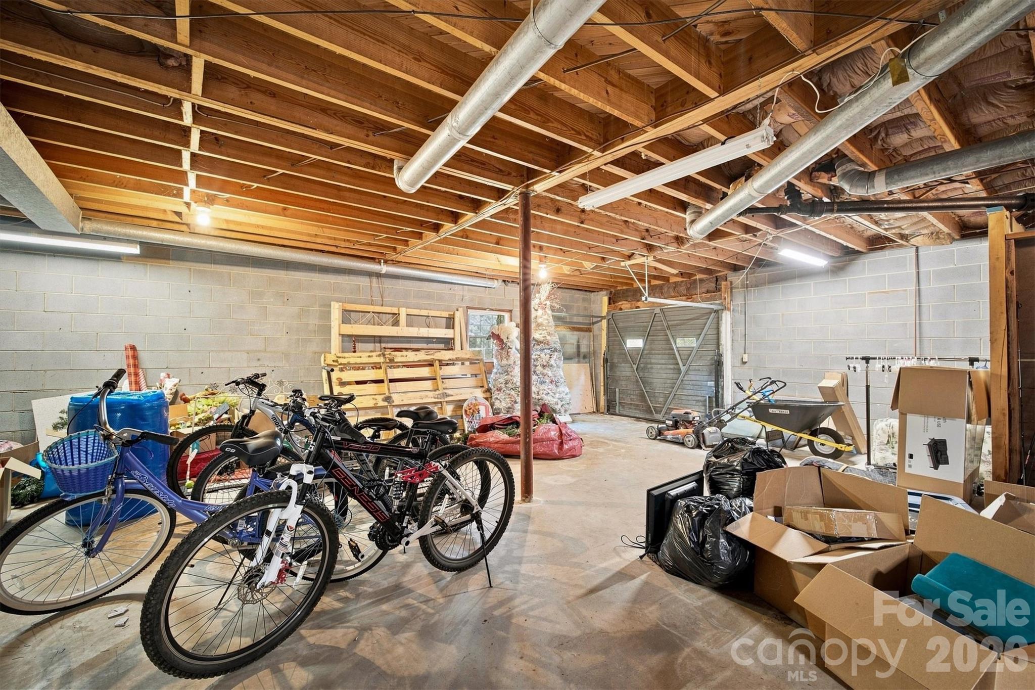 1009 Randolph Circle SE — Lenoir