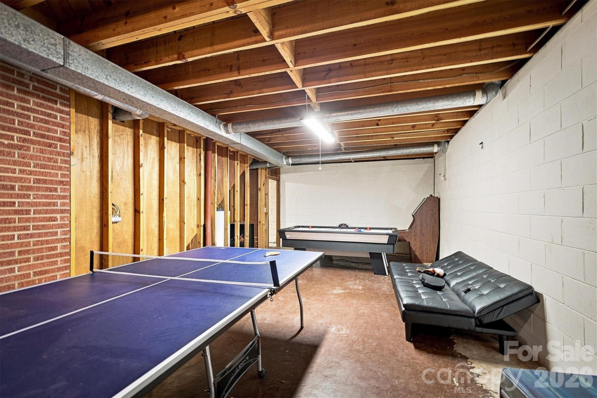 1009 Randolph Circle SE — Lenoir
