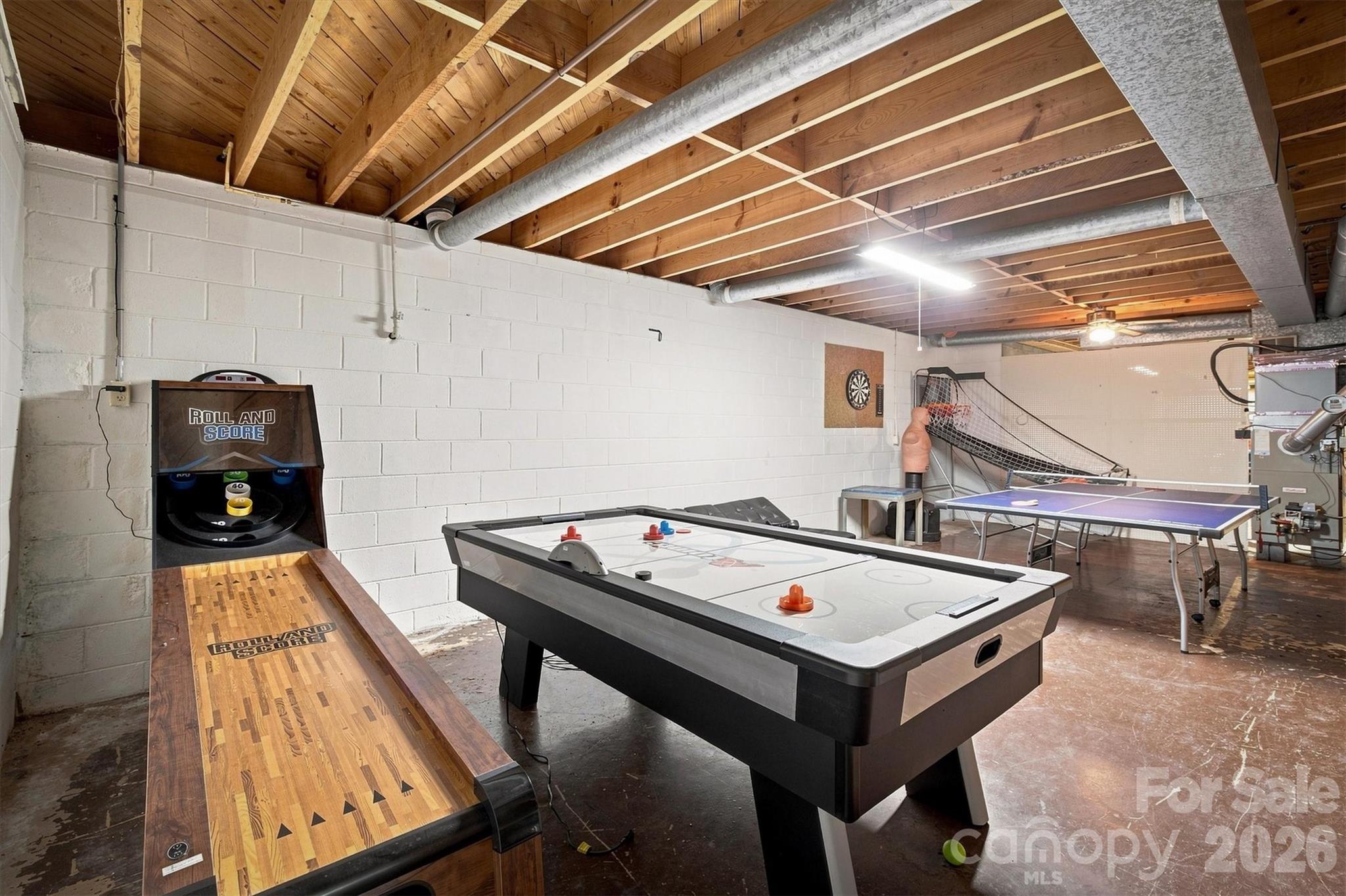 1009 Randolph Circle SE — Lenoir