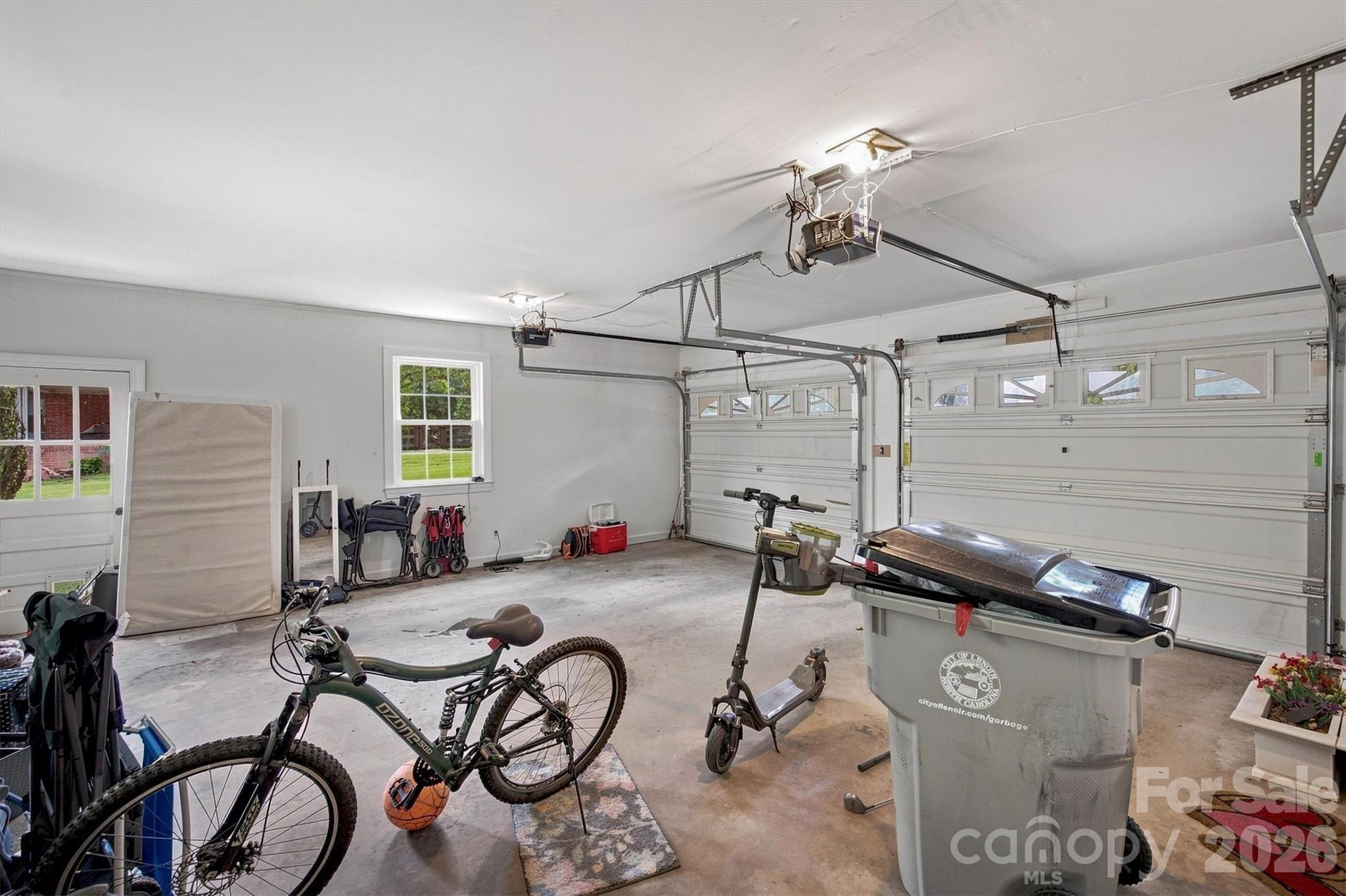 1009 Randolph Circle SE — Lenoir