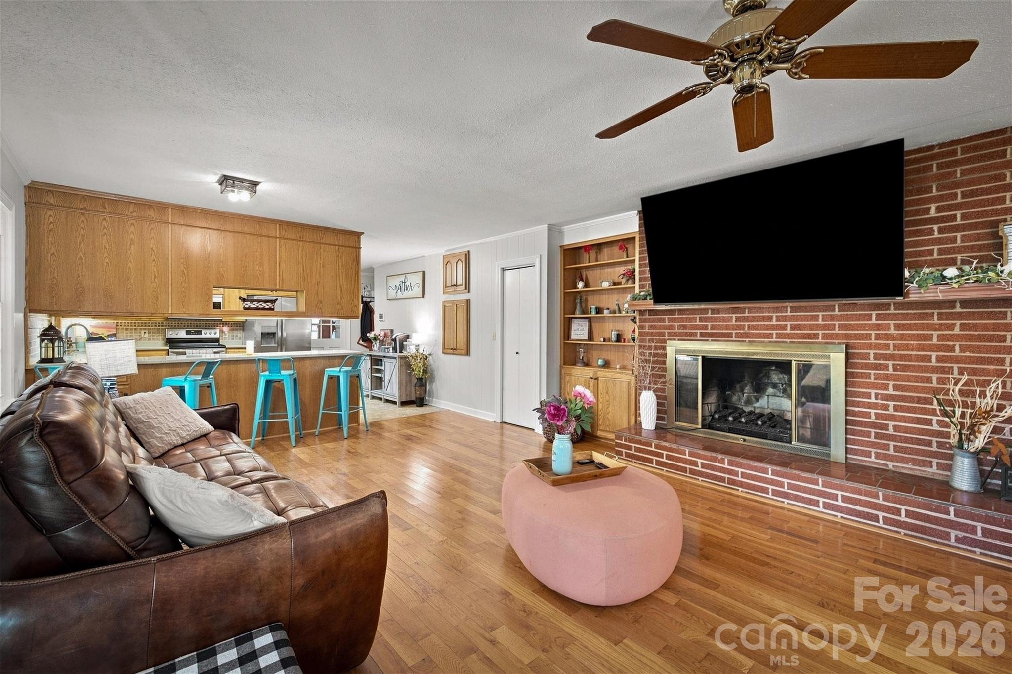 1009 Randolph Circle SE — Lenoir