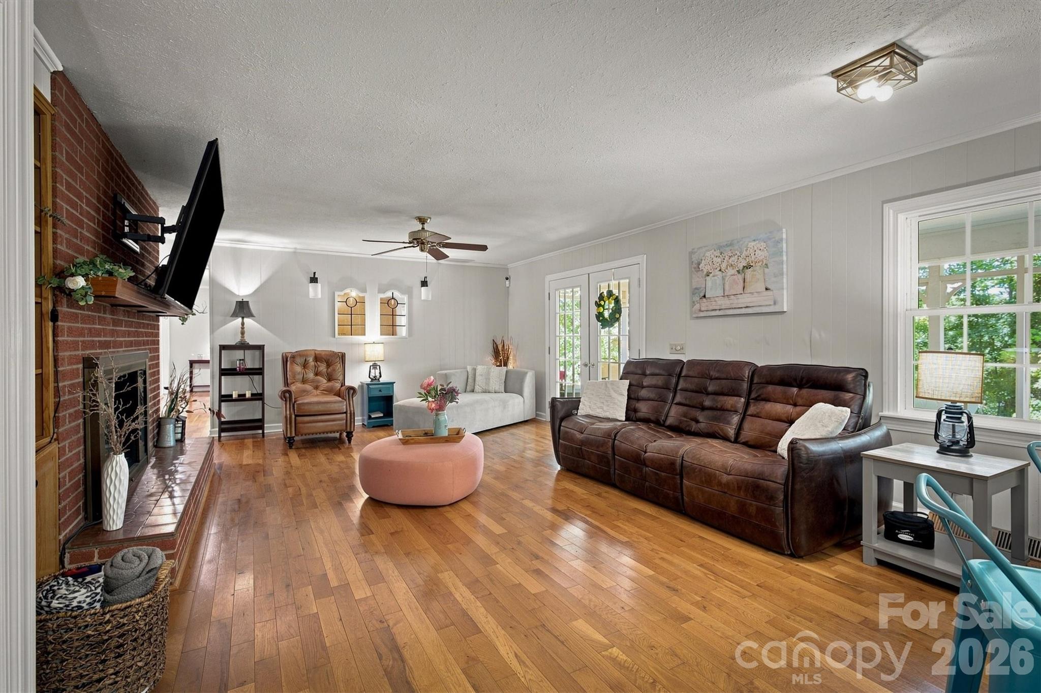 1009 Randolph Circle SE — Lenoir