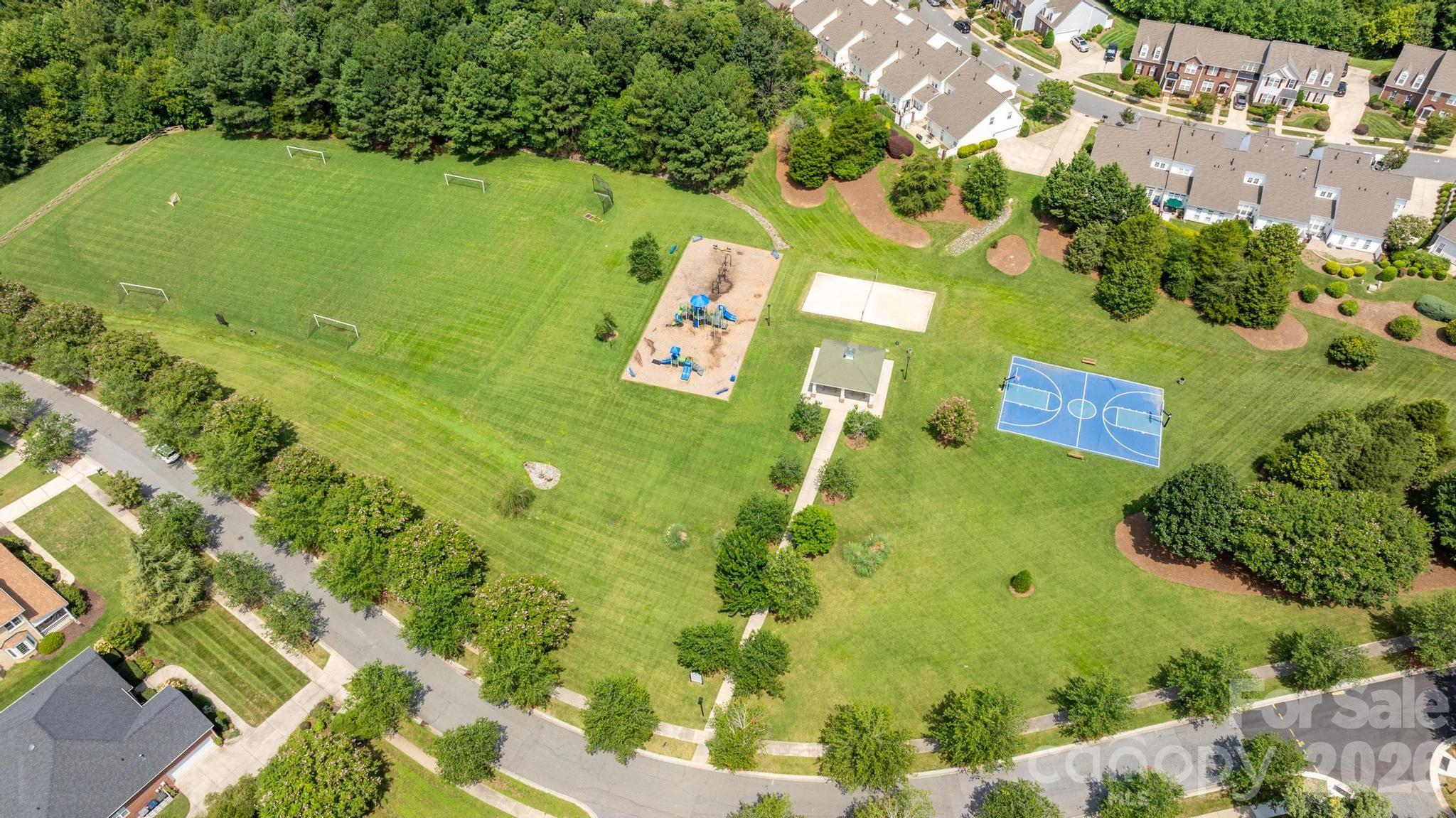 10211 Linksland Drive — Huntersville