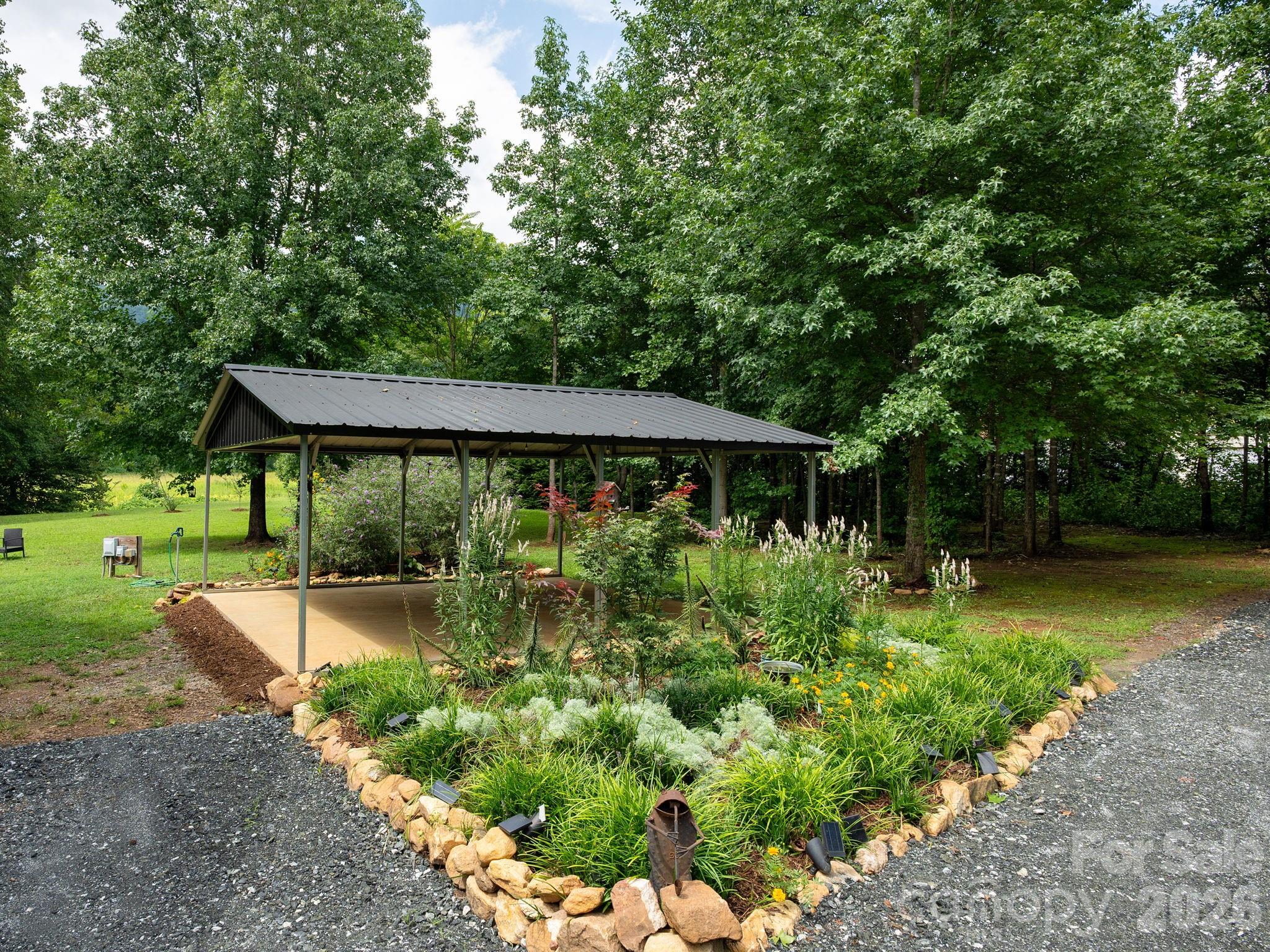 364 Hallelujah Hill Lane — Columbus