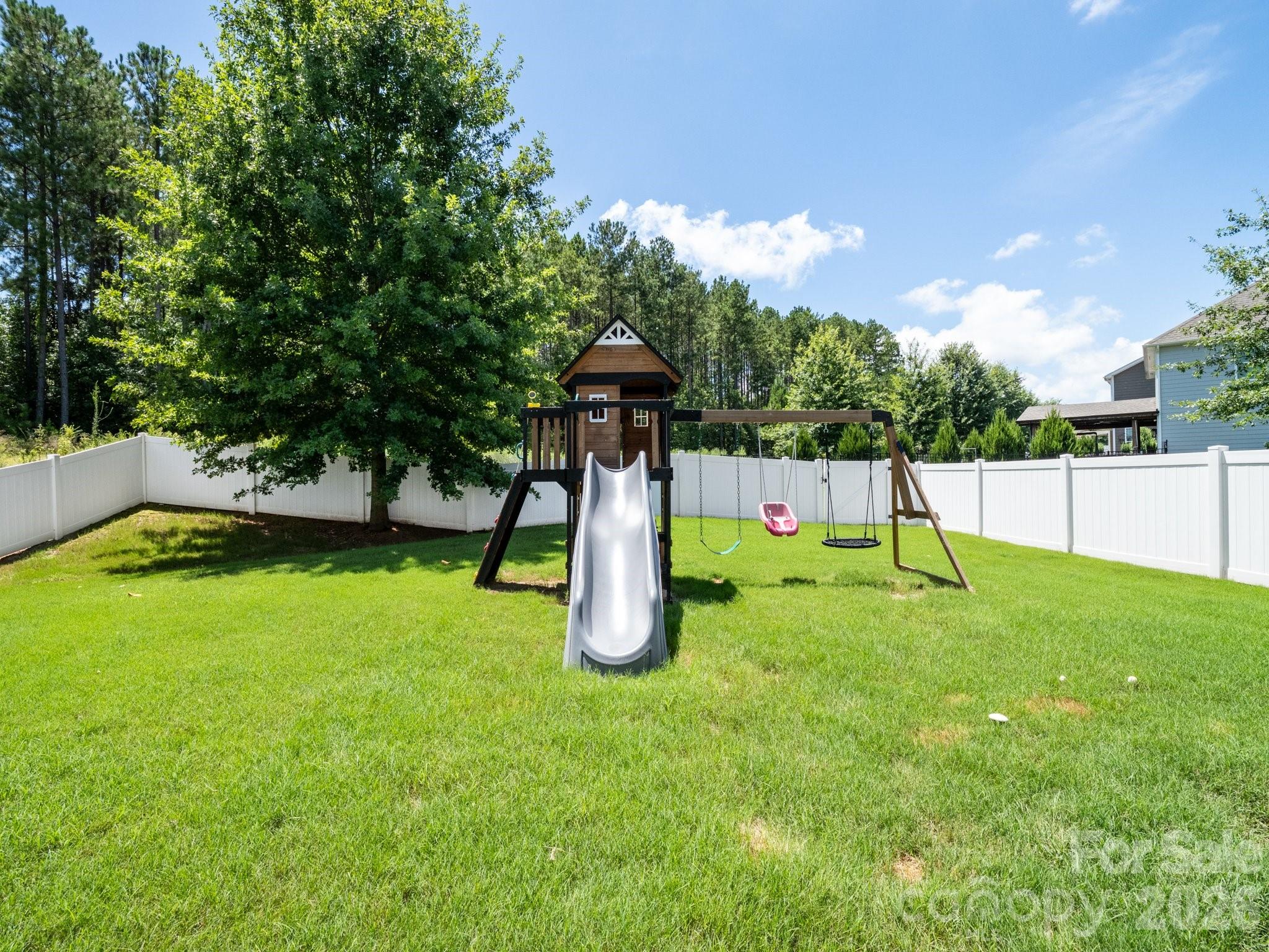 2963 Bridgewater Street — Lancaster