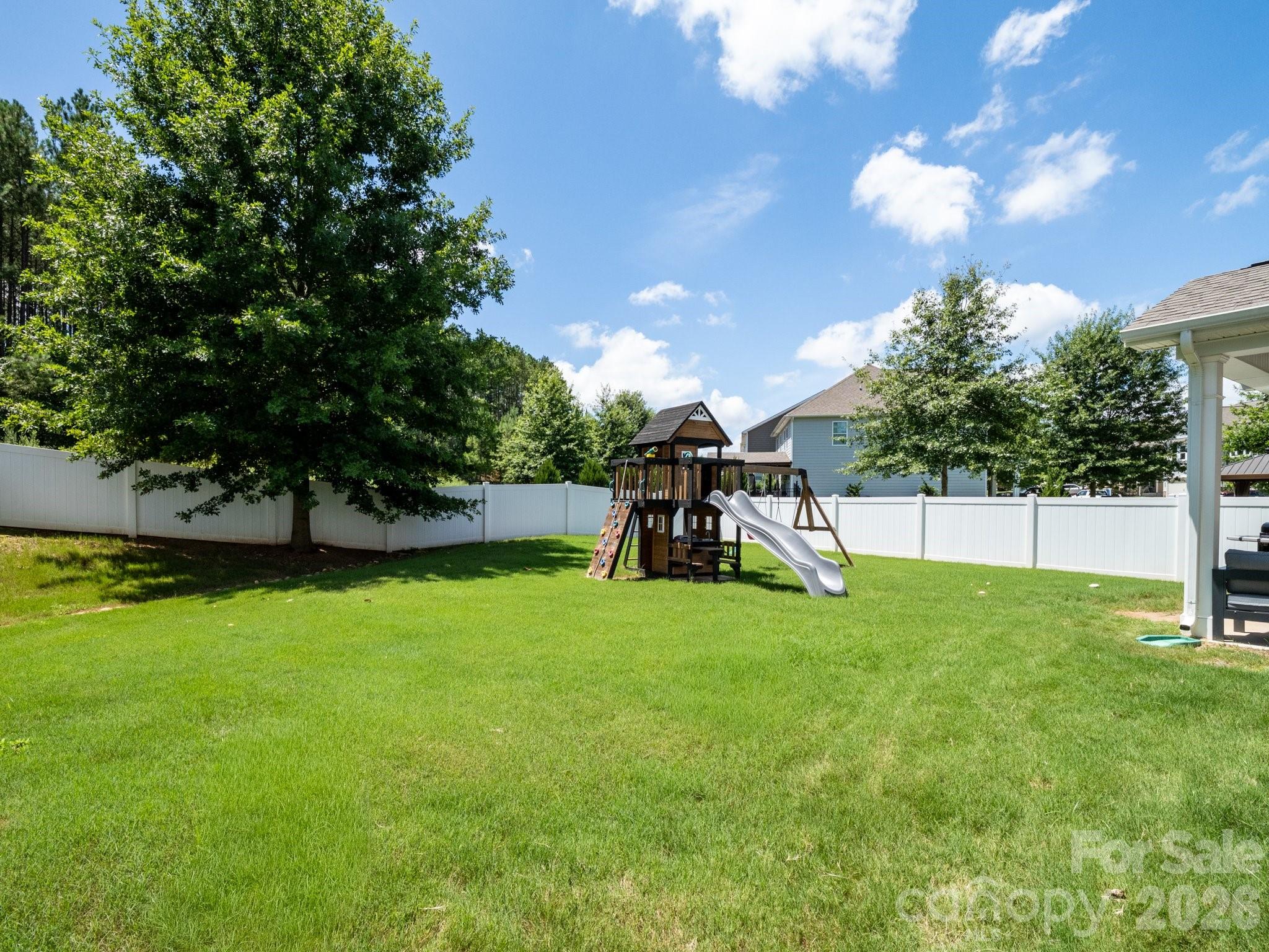 2963 Bridgewater Street — Lancaster