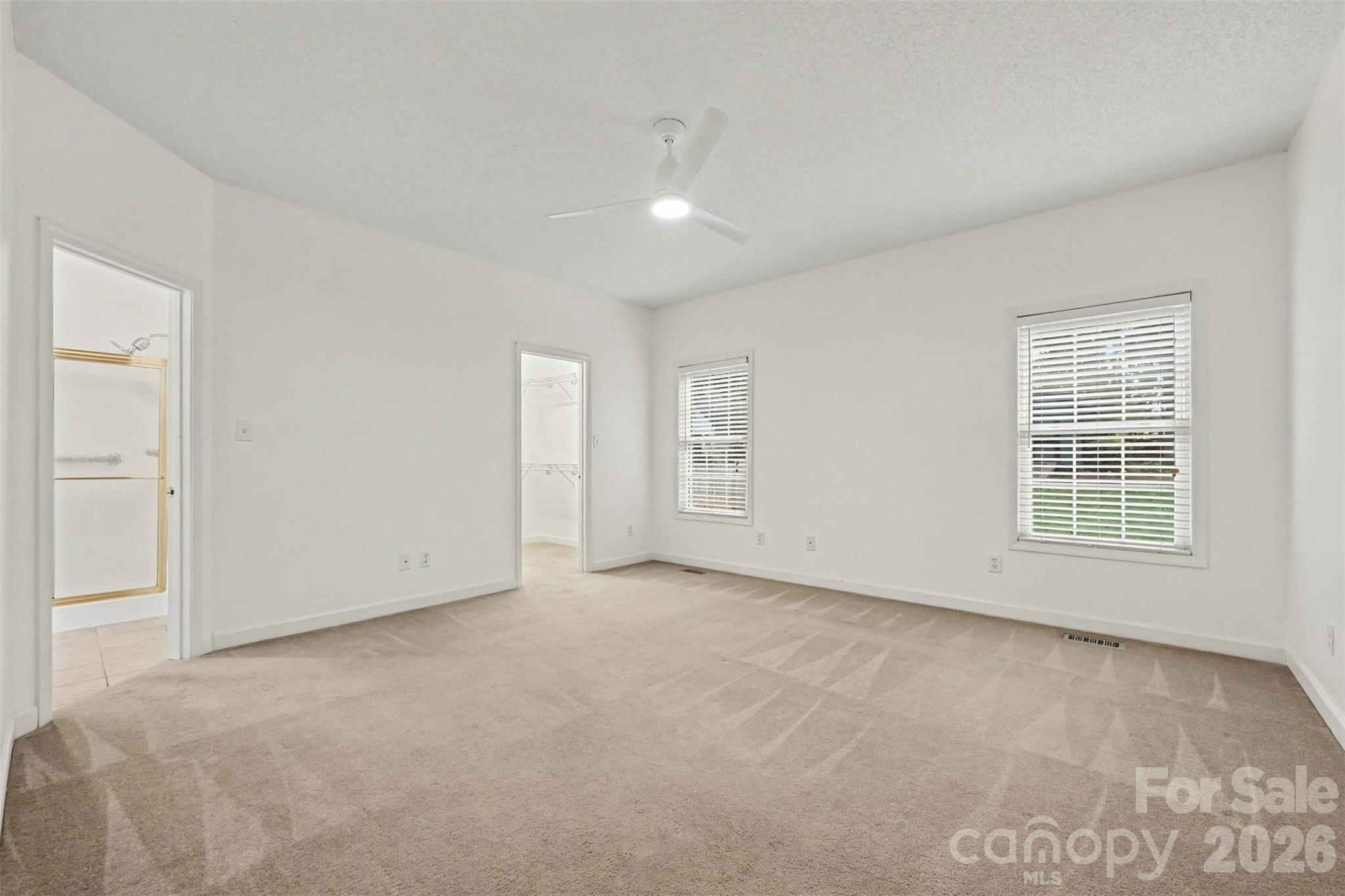 1928 Twin Ponds Drive — Hickory