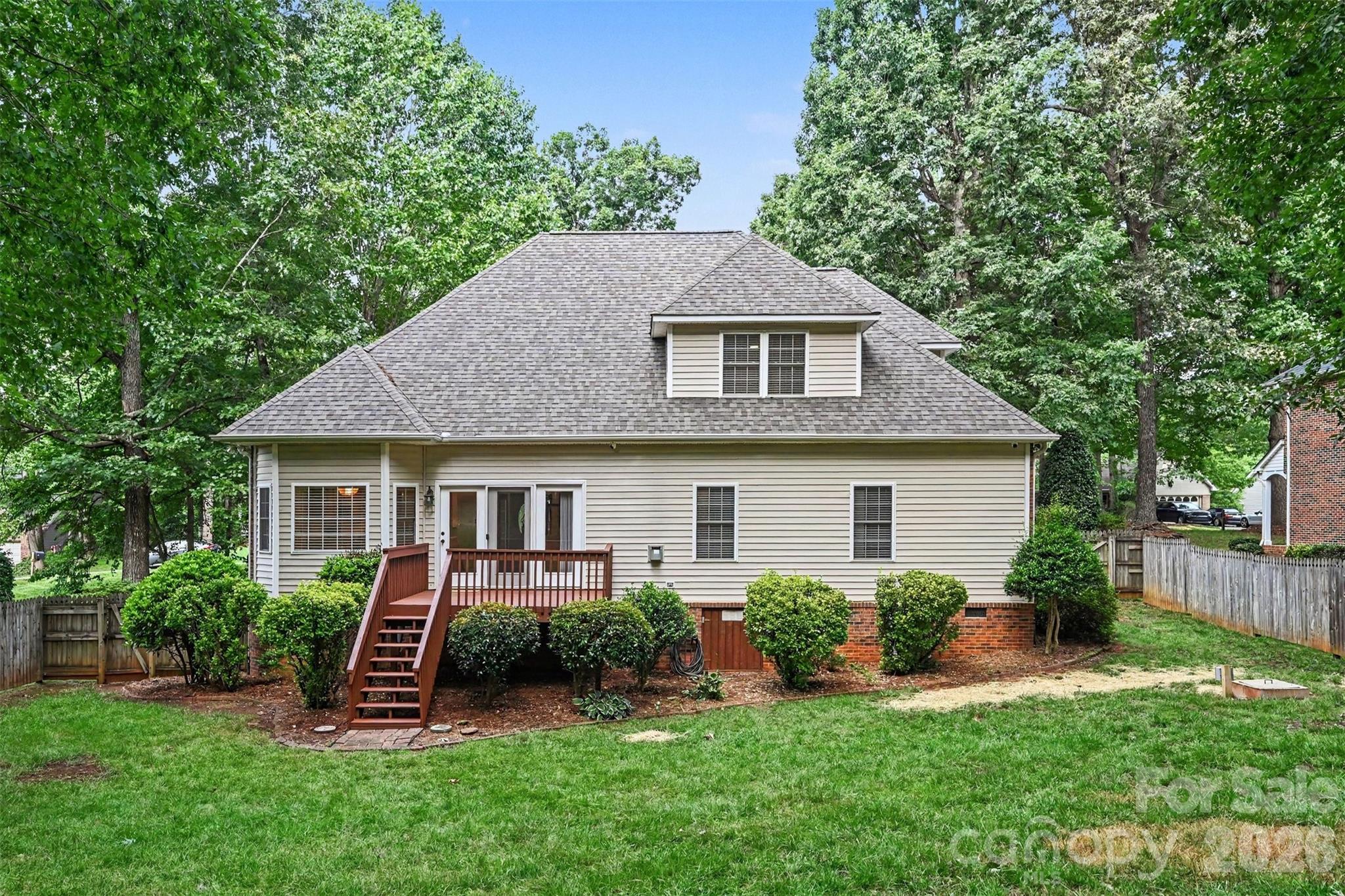 1928 Twin Ponds Drive — Hickory