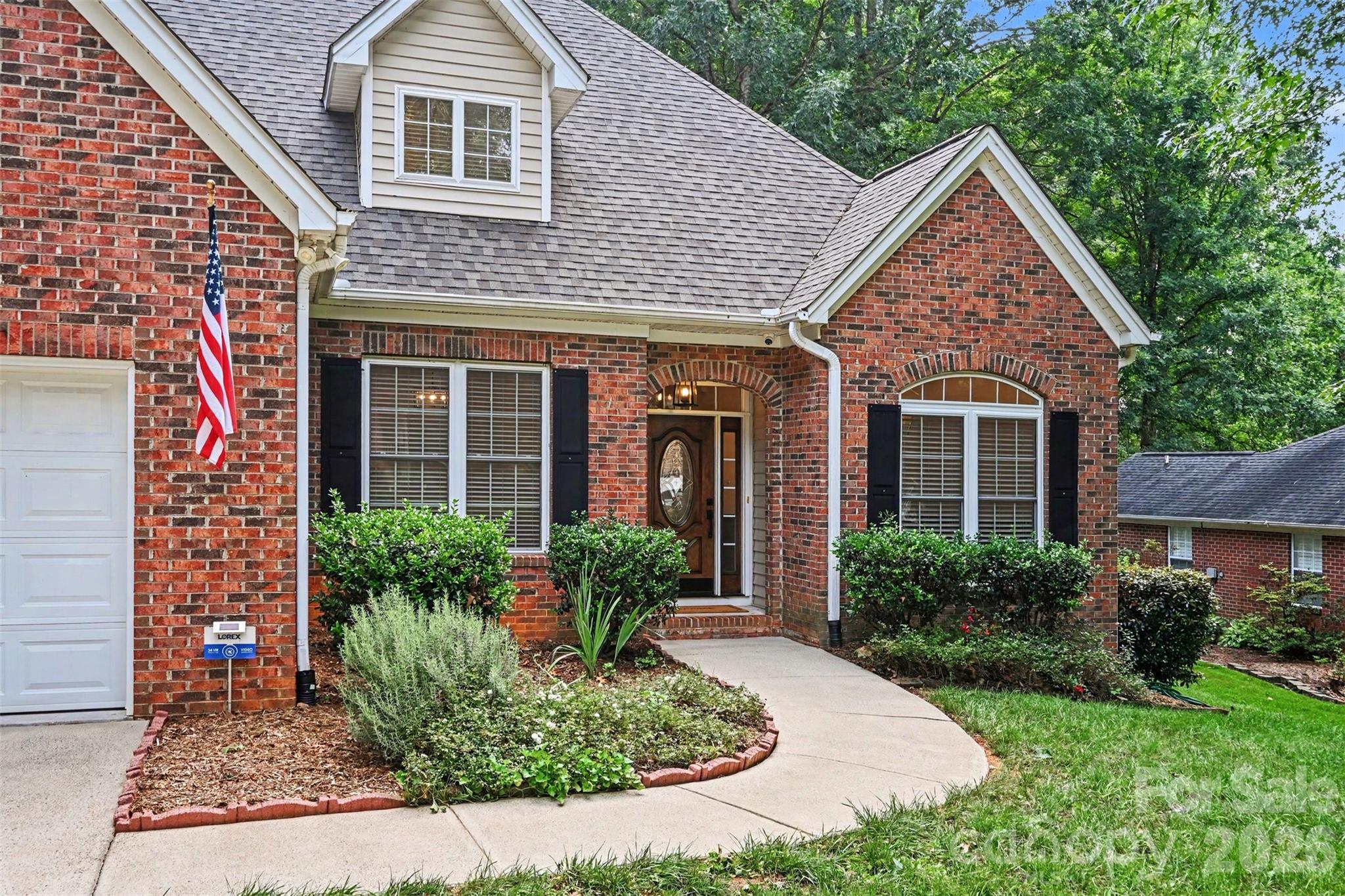 1928 Twin Ponds Drive — Hickory