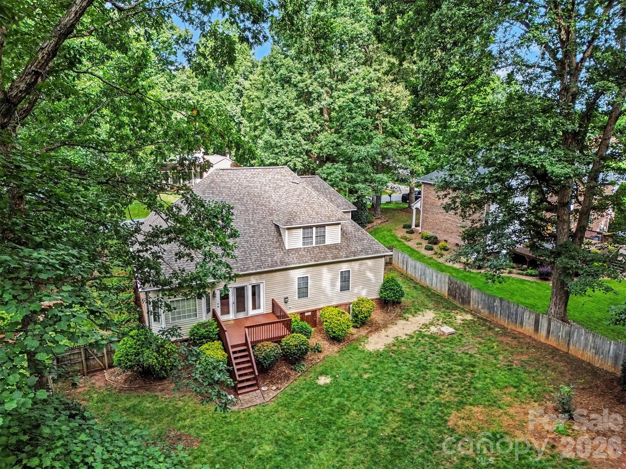 1928 Twin Ponds Drive — Hickory