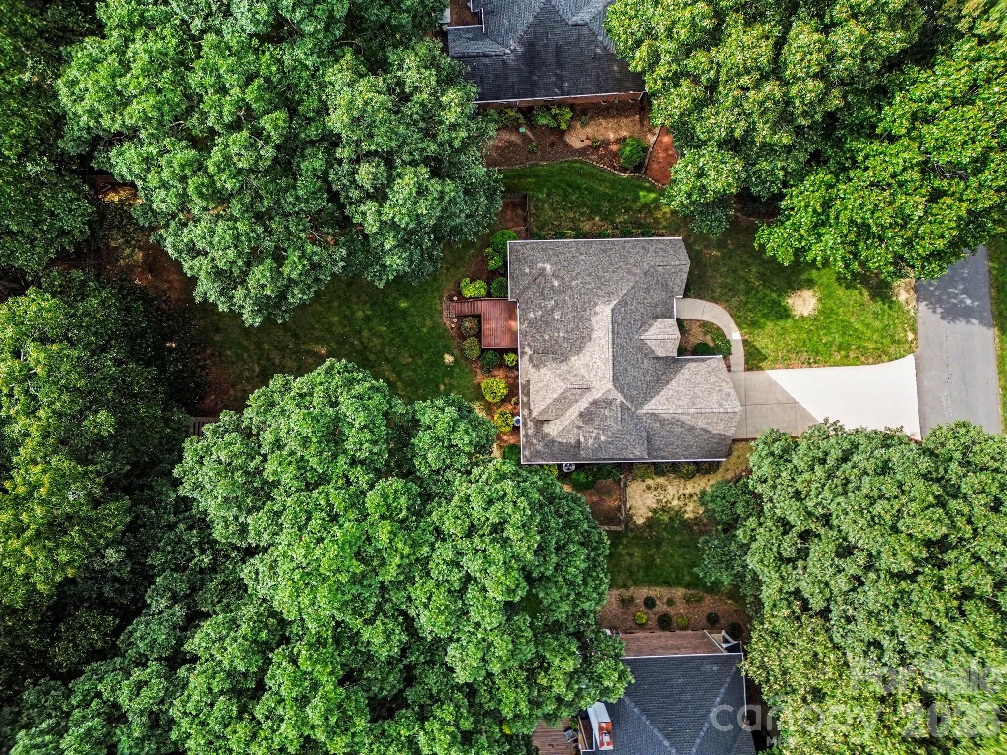 1928 Twin Ponds Drive — Hickory