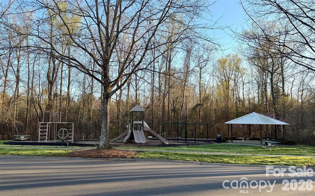 1004 Hawker Road — Matthews