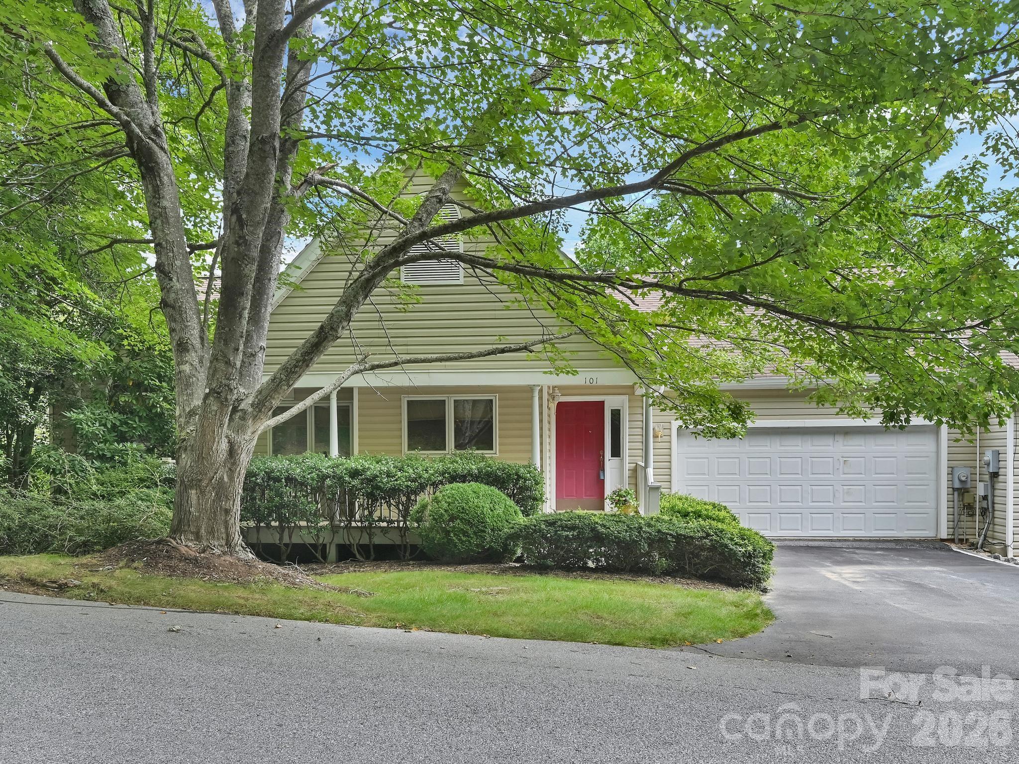 101 Valley Hill Drive — Hendersonville