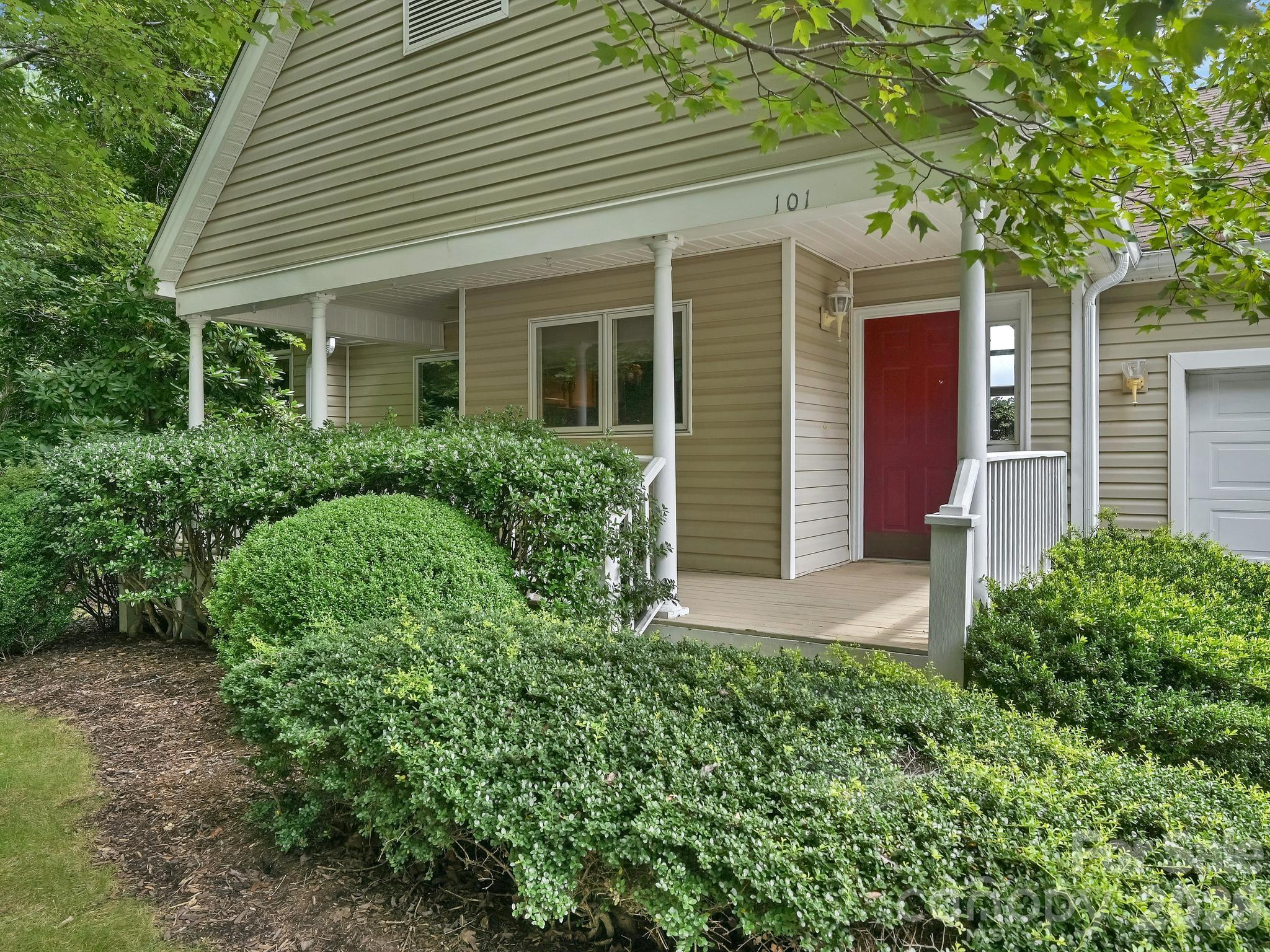 101 Valley Hill Drive — Hendersonville