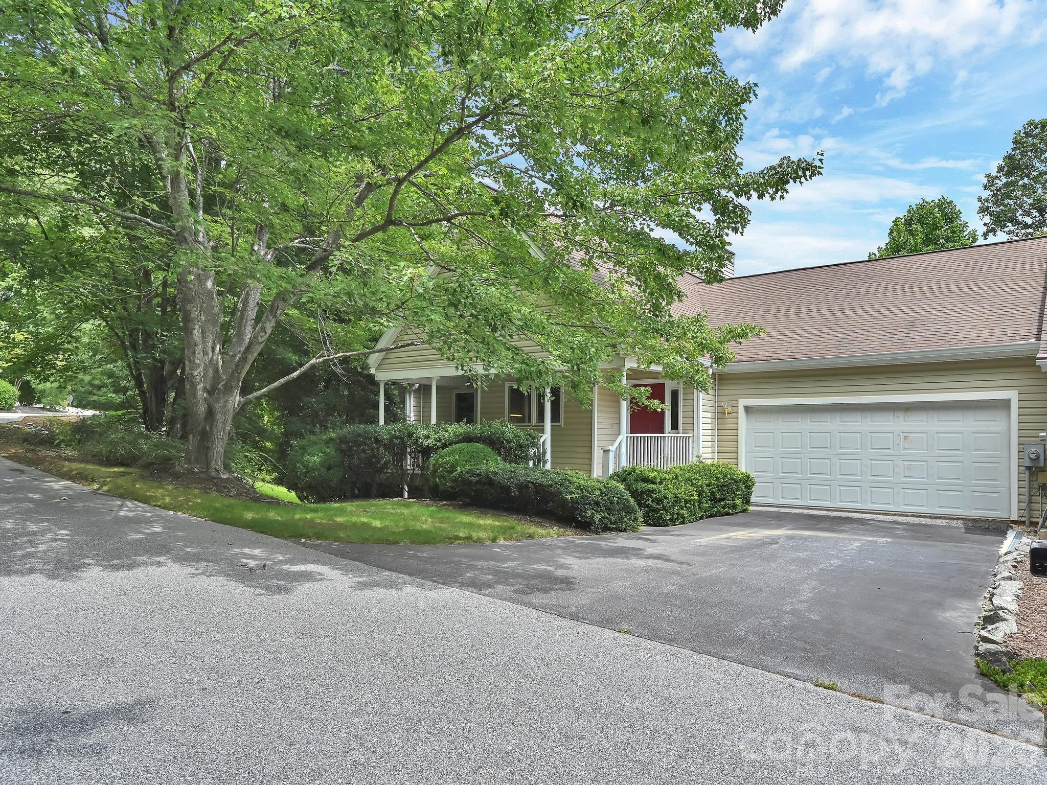 101 Valley Hill Drive — Hendersonville