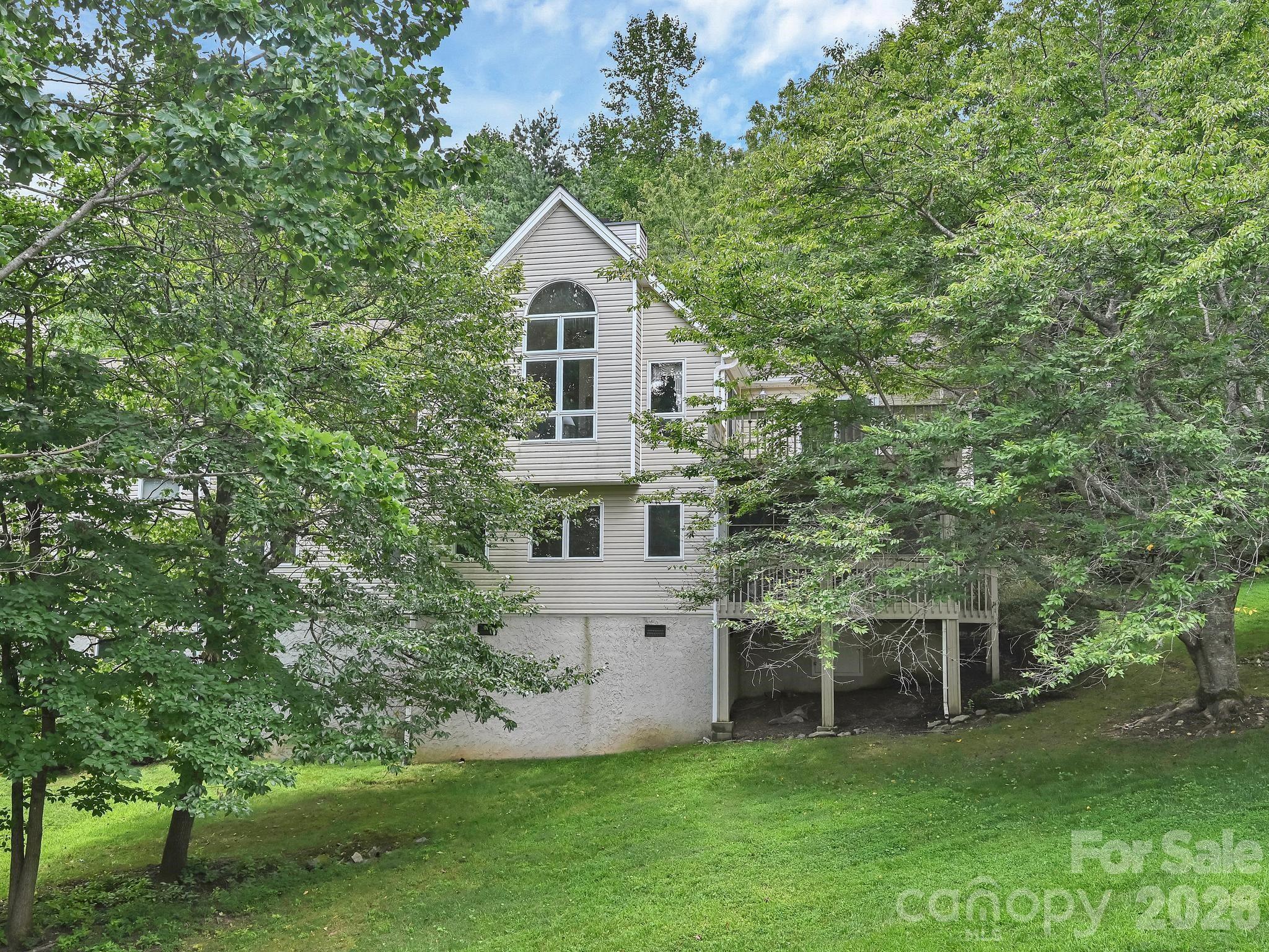 101 Valley Hill Drive — Hendersonville