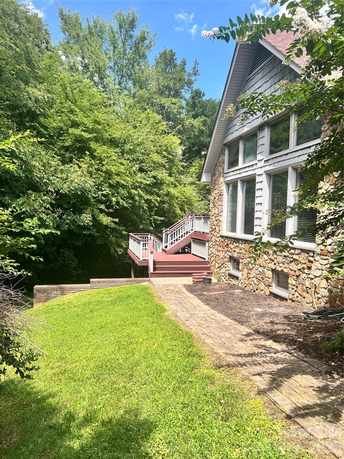 101 Forest Cliff Court NE — Concord