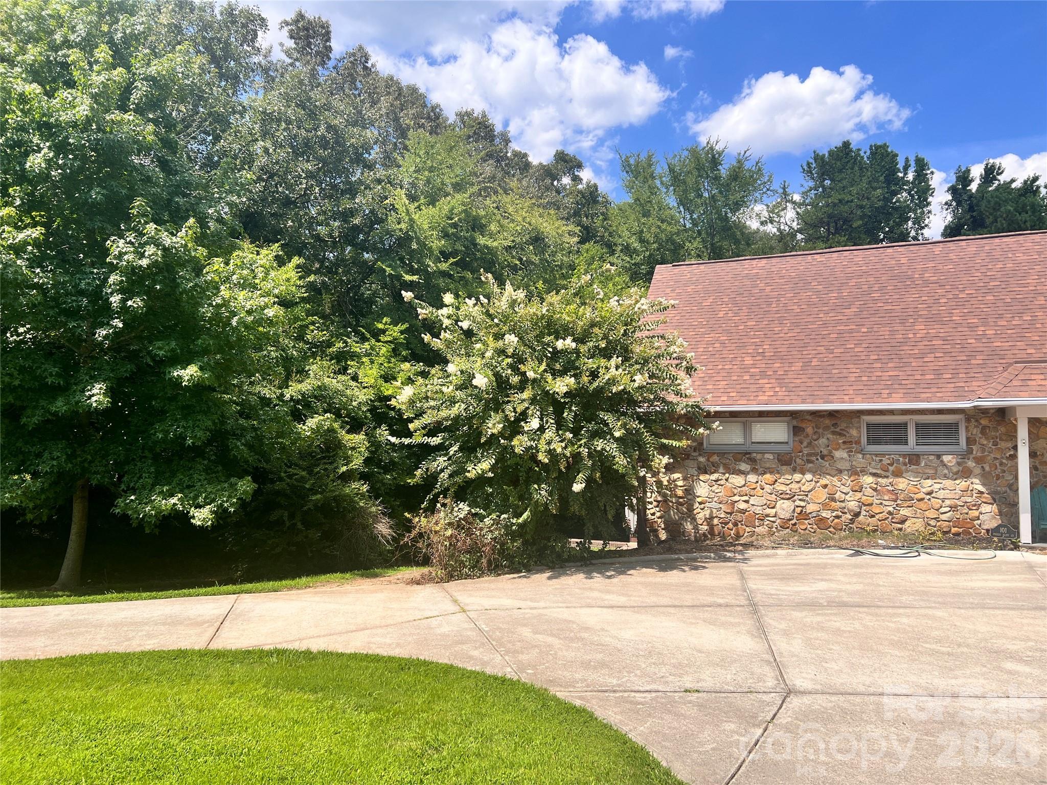 101 Forest Cliff Court NE — Concord