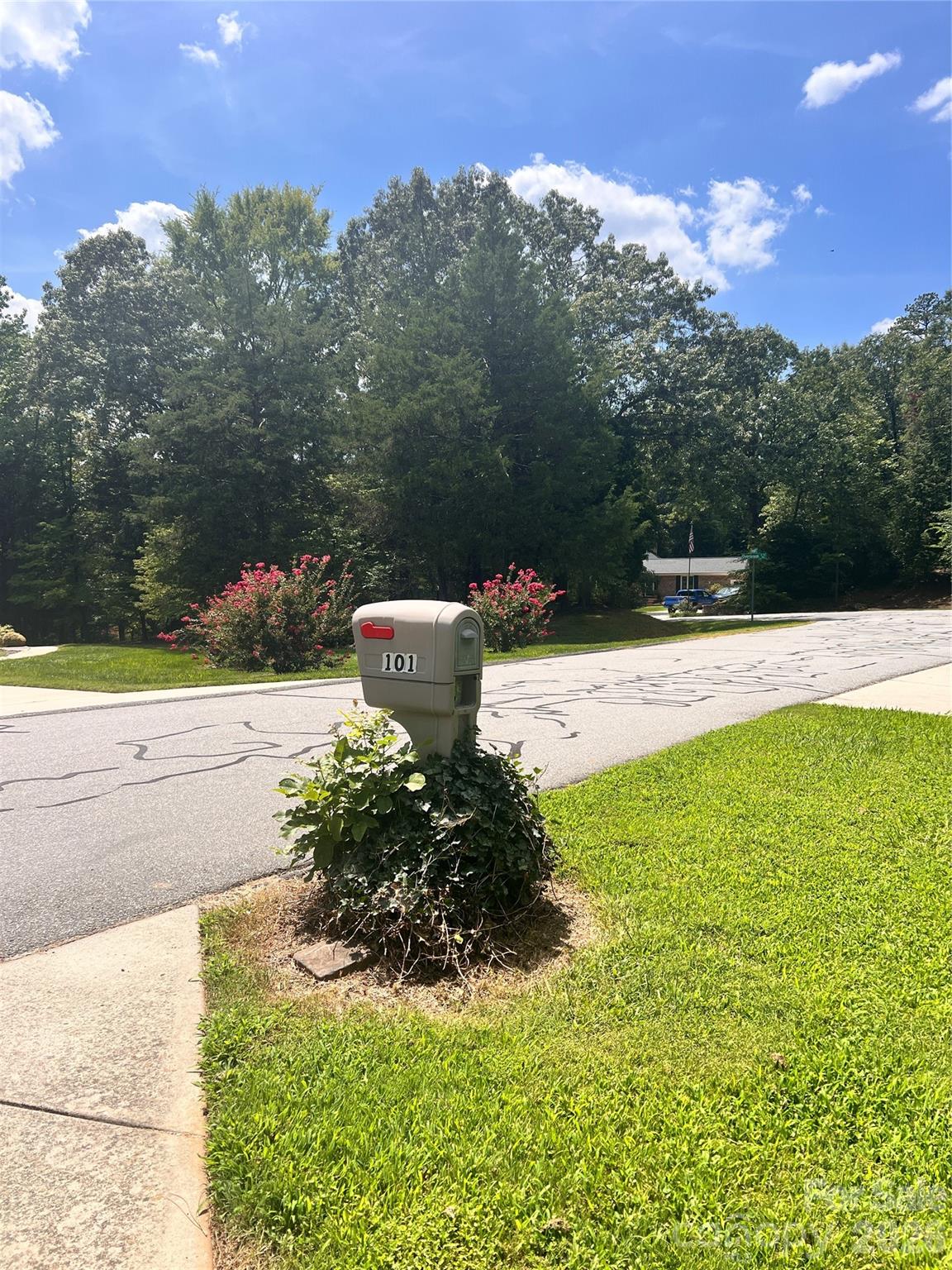 101 Forest Cliff Court NE — Concord