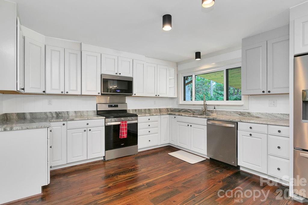 100 Ashton Lane — Brevard